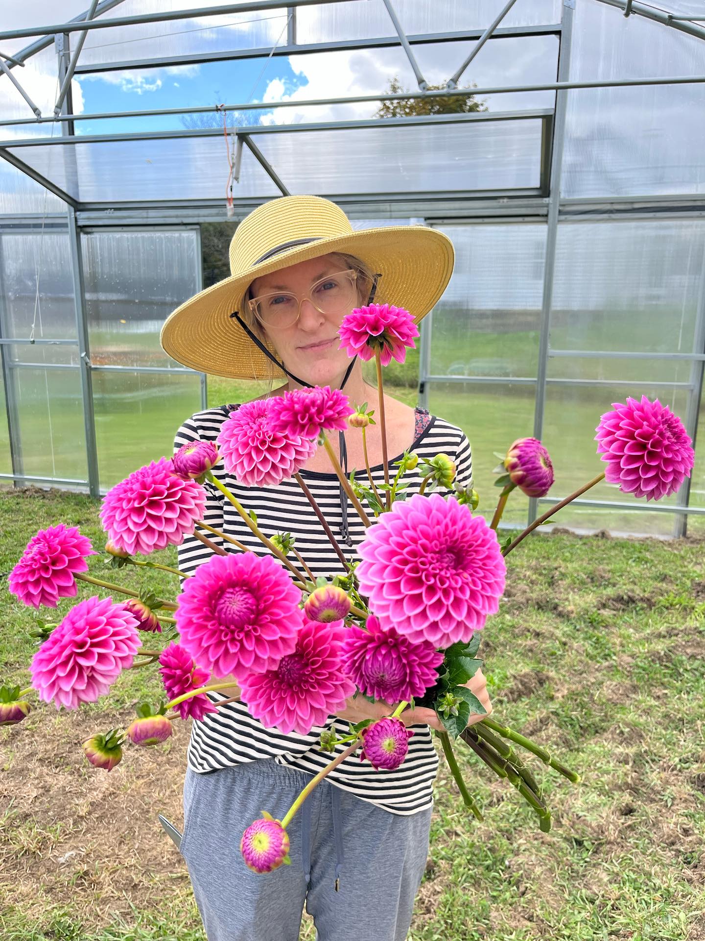 We’re on freeze watch, which means we’re picking cartfuls of dahlias and other blooms. We’ll pick ‘em until the field gets frosty… tick, tock!
The stylish sweatpants are a mood. We’ll let you decide which one. (Although you can prolly see plainly that “tradwife” isn’t one of them.)
Oh, and nope, we didn’t color correct or throw a filter over those fuchsia flowers — those are the real deal.
#dahlias
#dahlia
#frost
#firstfrost
#flowerfarm
#flowerfarmlife