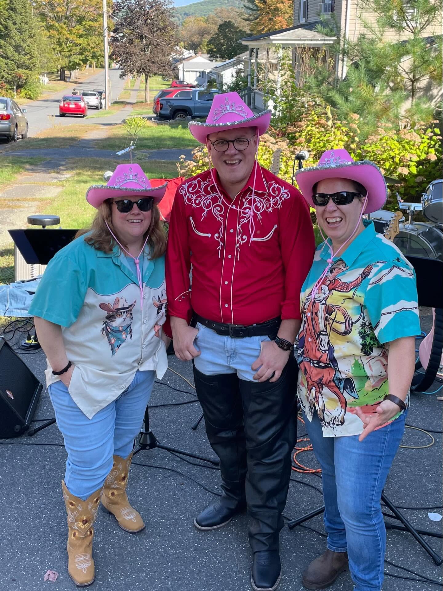 Another fabulous round with this amazing duo @bornmiddleaged @kimbahoff123 while we sang it out @easthamptonporchfest
So grateful for the beautiful sunshine, the Honkytonk crowd (you fabulous sing-a-longers you!), and the best ever driveway sharing band in the state of Massachusetts @reuben_toadstool !
Hope I didn’t break your 💜 Easthampton with my Patsy Cline number, but then again, sorry/not sorry.
Shout out to the magical elves who run the scene behind the scenes, Felicia, Steve, and Rusty (aka our @easthamptonporchfest miracle workers). And thanks to our driveway hosts (Koni!).
An amazing day! Let’s do it again tomorrow. 🤠
Yeehaw y’all!
#queercountry #easthamptonma #westernmamusic #honkytonk #porchfest #easthamptonporchfest