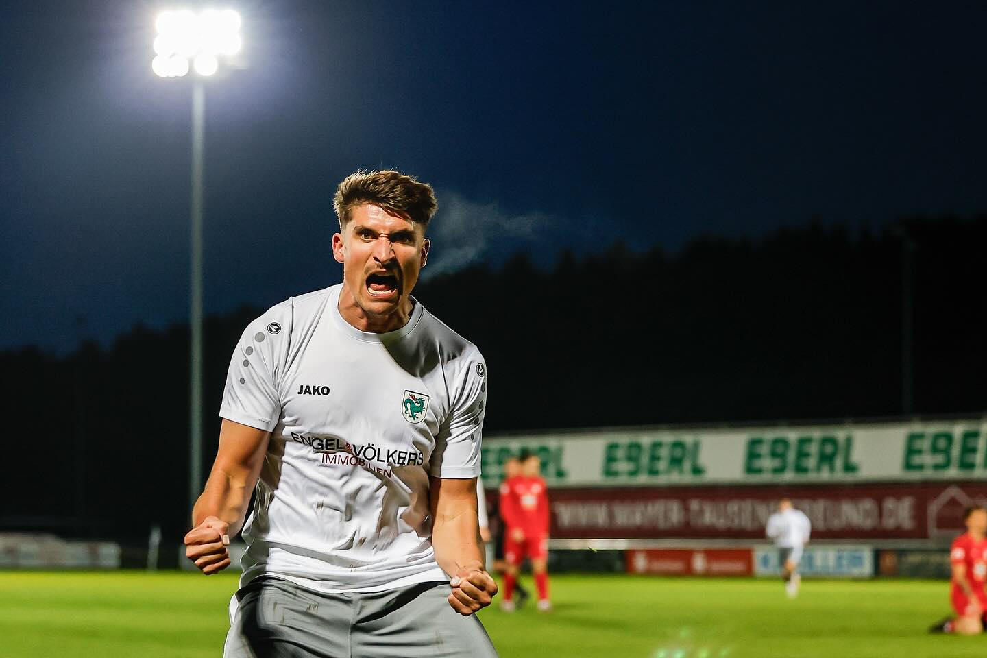 Impressionen von unserem 2:0 Auswärtssieg in Traunstein! 🔥
Danke an alle Fans die mitgefahren sind💚
#Murnau #TSV #Edid #drachen #explore #Landesliga #Team #fy #amateurfussball #fussball #foryou #oberland #dragons #jugendforscht #news #affengeil #eimmalDracheImmerDrache #🐉