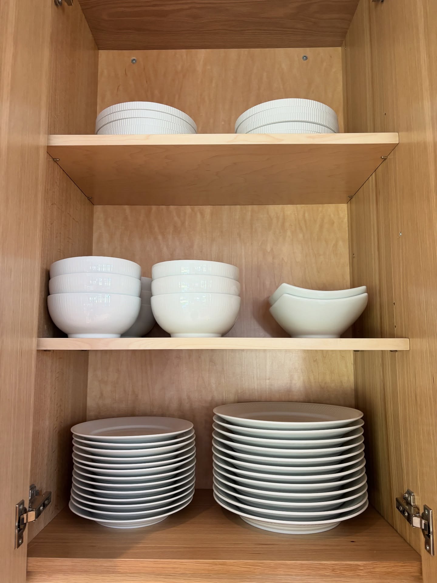 Imagine moving in… and being fully unpacked the same day.
No boxes piled up for weeks. No digging for plates or towels. No stress.
Hiring a professional organizer to unpack on move-in day isn’t just a luxury — it’s a game-changer. We create systems from the start, so your new home feels functional, calm, and beautifully organized from day one.
✔️ No decision fatigue after a long moving day
✔️ Everything has a place right away
✔️ A fresh start that actually feels good
If you’re planning a move, this is the step that makes all the difference. DM me to book your move-in unpacking session and take the stress out of your next chapter.
#MoveInDay #ProfessionalOrganizer #StressFreeMove #OrganizedLiving #UnpackingService #DeclutterYourLife #mainlineorganizer #mainlinemom #organizedlife #organizedhome