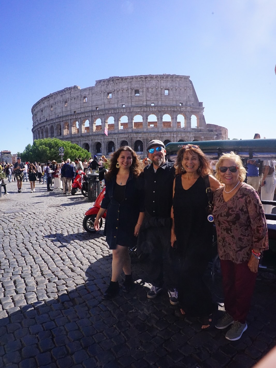 THE WORLD IS BIG, LIFE IS SHORT, AND YOU CAN’T TAKE IT WITH YOU.
I believe in making every moment count, and that’s exactly what I aim to do on my tours.
I create experiences that leave you with stories to tell.
Discover Rome with Mike!