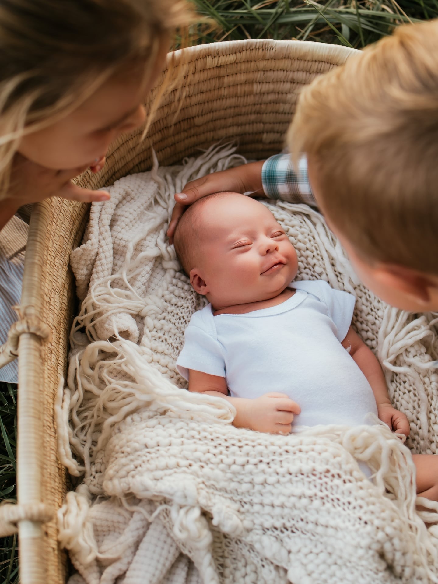 More moments from this golden evening, full of calm, connection, and the sweetest kind of love.