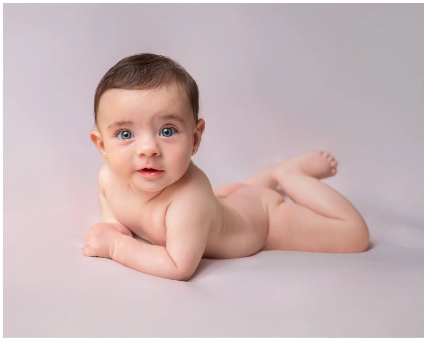 Los 3 mesecitos de Kiara. Una etapa rápida, apenas percibida; pero con muchísimos cambios.
Un pedacito de su mirada quedó en el estudio.
Gracias papis traernos a este ratonillo✨🥹
.
.
.
.
#sitter #sittersession #3meses #family #fotografiainfantil #photographer #babyphotography #fotografiabebé #photography #sitterphotography