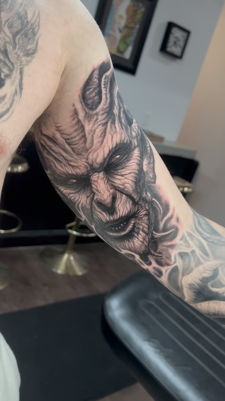 Progress on Derrickās arm. Having a lot of fun with this one thus far!
Booking 2026! Links in bio
@rstattoony