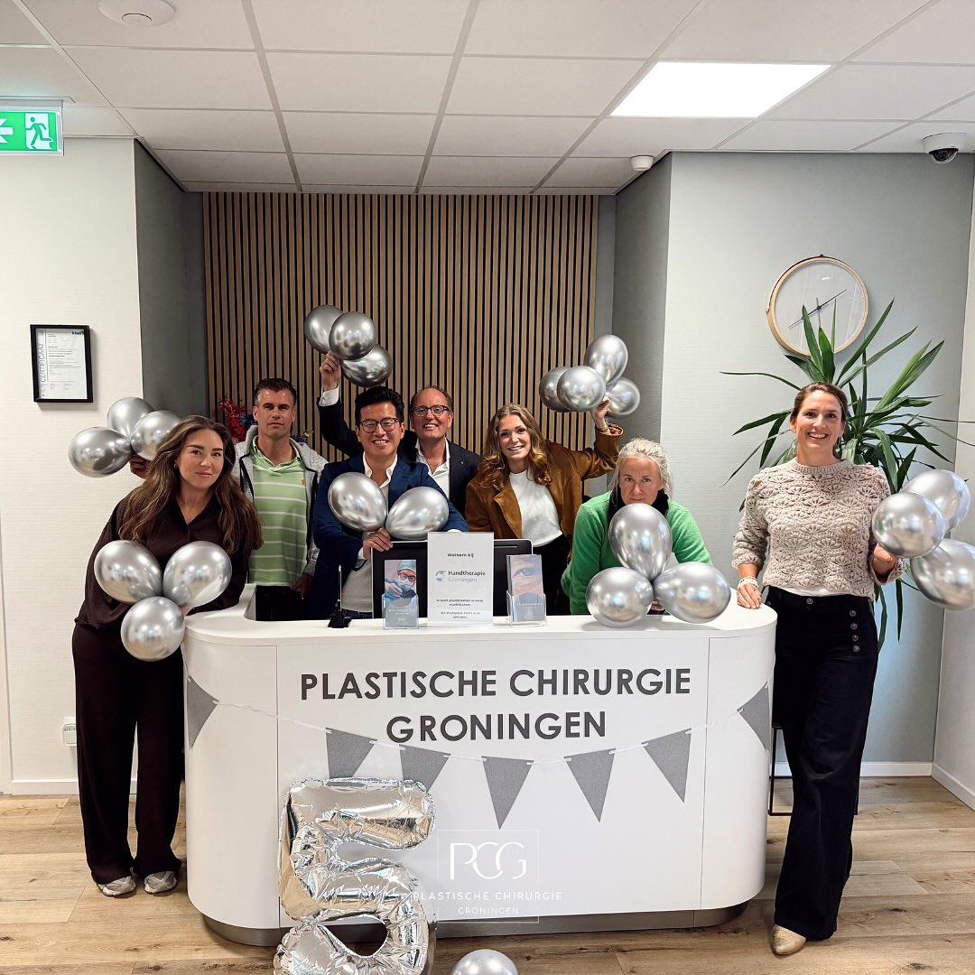 Deze week vieren we een bijzondere mijlpaal: 5 jaar PCG! 🎉🥳🥂
Vijf jaar van groei, ontwikkeling en vertrouwen. Wij zijn dankbaar voor onze patiënten, ons team en de weg die we samen hebben afgelegd.
Op naar nog vele mooie jaren samen! 💛