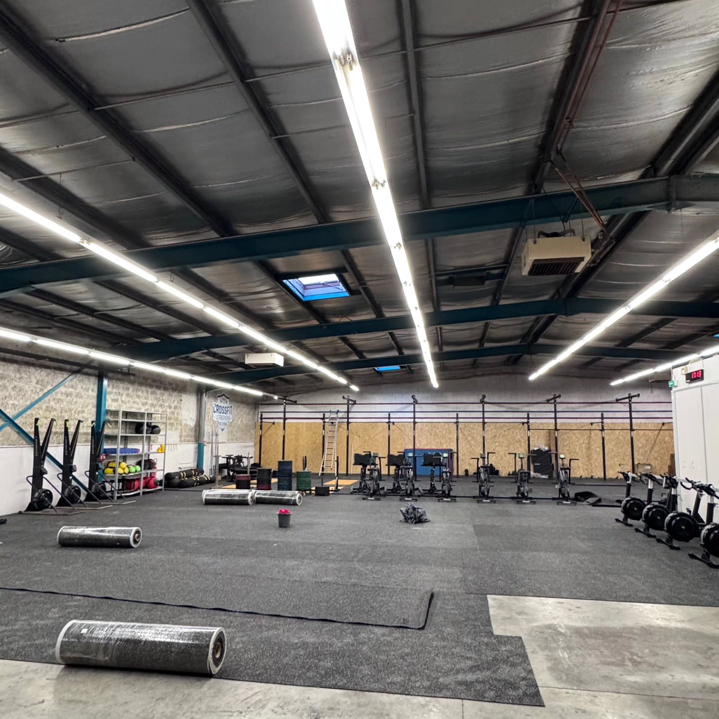 Ça prend forme ! 💪🥳🎉
Bravo et merci aux adhérents présents aujourd'hui pour le 1er acte du déménagement ! 👏👍😊
Rendez-vous la semaine prochaine pour le déménagement final ! 🚚📦🎈