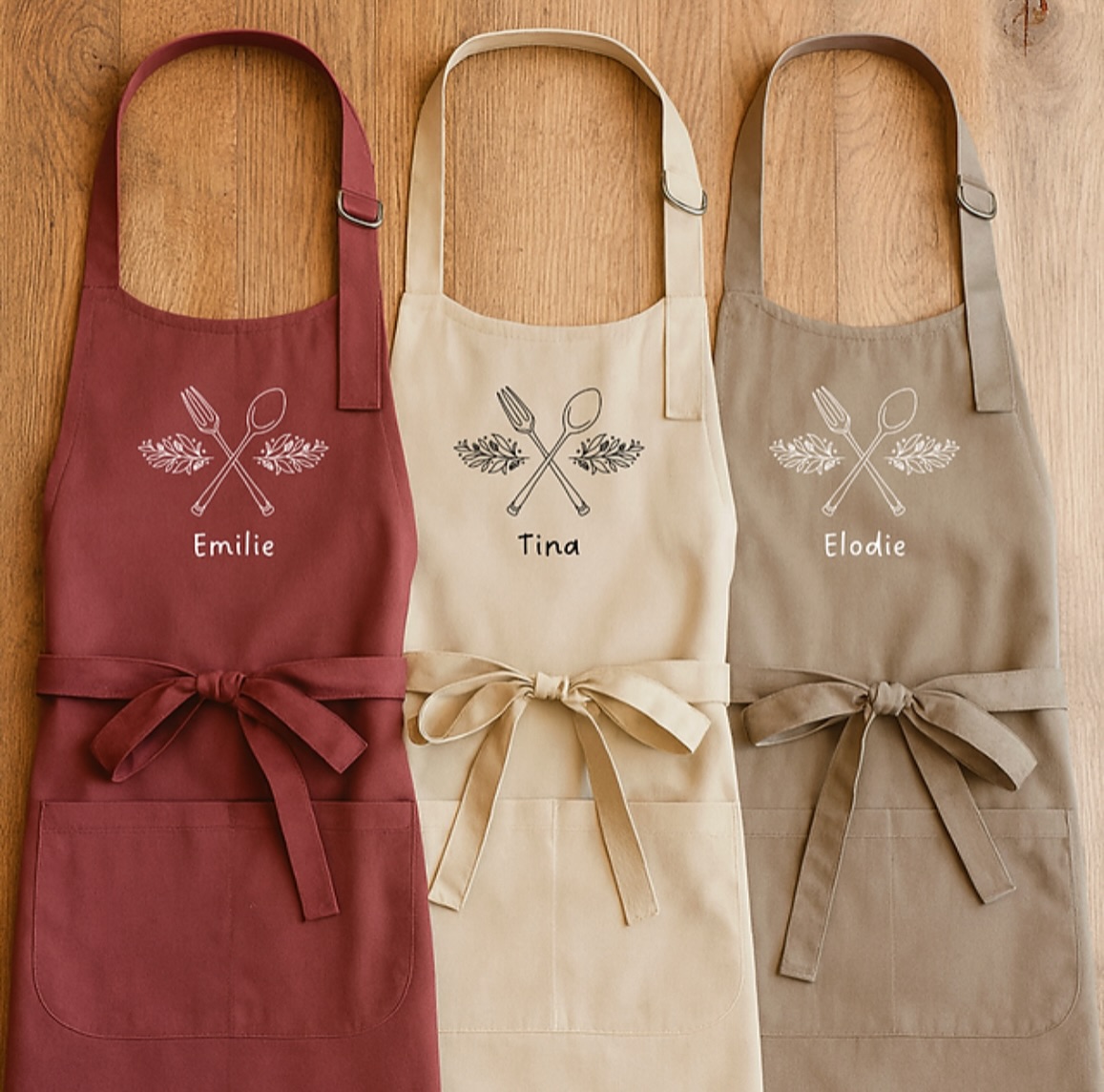 🍂 Nouveautés automne 🍁
Nos tabliers personnalisables font leur grand retour avec de nouvelles couleurs élégantes et chaleureuses ✨
🌿 Rose Marsala, Beige Nature, Camel ou encore Bournt Orange… Des teintes parfaites pour l’automne 🍂
👩🍳👨🍳 Personnalisez-les avec un prénom, un logo ou une personnalisation unique — idéal pour :
✨ les passionnés de cuisine
🎁 les idées cadeaux originales
🏫 les associations, ateliers & événements
📲 Découvrez dès maintenant toute la collection dans la section Tabliers sur notre boutique en ligne 🌐
👉 Lien en bio
#TablierPersonnalisé #CadeauOriginal #BoutiqueDesmee #Personnalisation #CuisineAvecStyle #Marsala #Automne2025 #Narbonne #CadeauPersonnalisé #AtelierCuisine #CadeauFemme #cadeauhomme