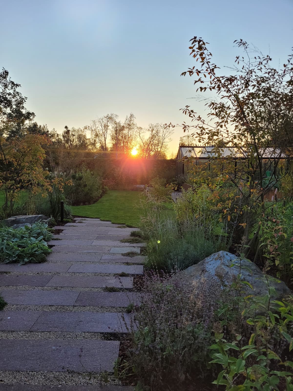 Planted only last year, this beautiful garden already feels timeless. Designed to embrace the changing seasons — from summer evenings by the fireplace, to harvests in the kitchen garden, to the calm closeness of the coast.
Photography: @bergmane_