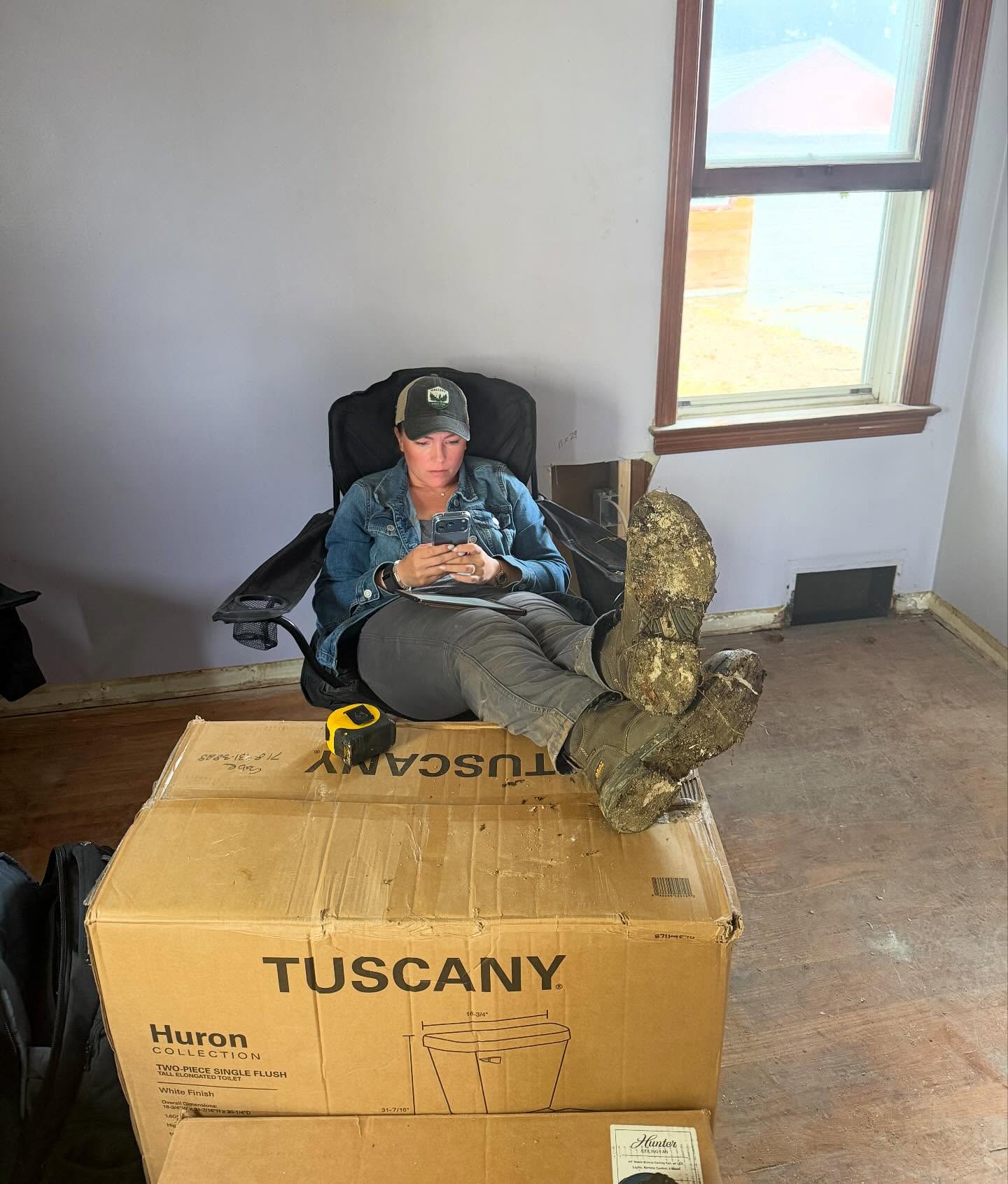 He goes “oh, flipping houses is hard!” as he takes this photo 😭 well someone has to plan everything right?! 😆