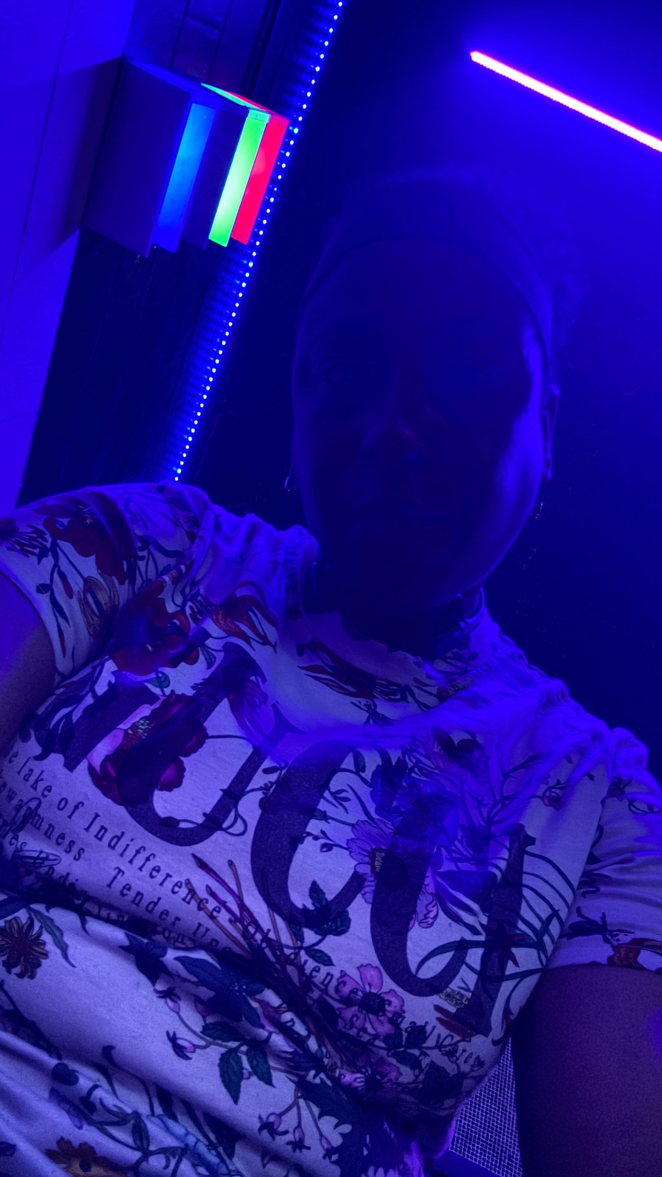 Dating myself is still a vibe after all these years & Learning to finesse roller skating moves midlife is top tier 💅🏽