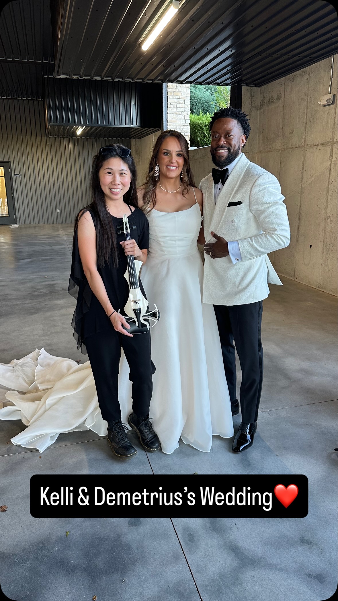 So glad to be part of this wedding❤️
First Congrats to @mrs_kmoore.rn @please_mooredemetrius 🎉
So sweet that I was a surprise for the bride.
Thanks to @christa.jlkweddings for flawless event, everything taking care of.
Thanks to @smoothmanmusic for such a wonderful opportunity!
So glad to working with @djtywalker for the bridal entry! 😎
Glad to working with @jocelyn.jlkweddings
And two awesome photagrapher @mileswittboyer @jaredmarkfincher
Beautiful venue @osagehouse
#northwestarkansas #weddings #musician #violinist #pianist #ceremony #cocktailhour #avivatu #smoothmanmusicproductions #jlkweddings #eurekasprings #osagehouse