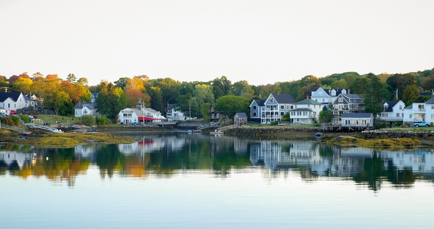 Boothbay Harbor, Maine Part 2
Fuji XT2 16mm
#maine #boothbay #boothbayharbor #northeast #usa #fall #autumn #outdoors #outdoor #landscape #landscapes #landscape_captures #landscape_lovers #landscapephotomag #fuji #fujifilmxt2 #16mm #fujixlovers #naturephotography #nature_perfection #water #ocean #sea #sail #sailingstagram #boats #harbour #photography #travelgram #travelphotography