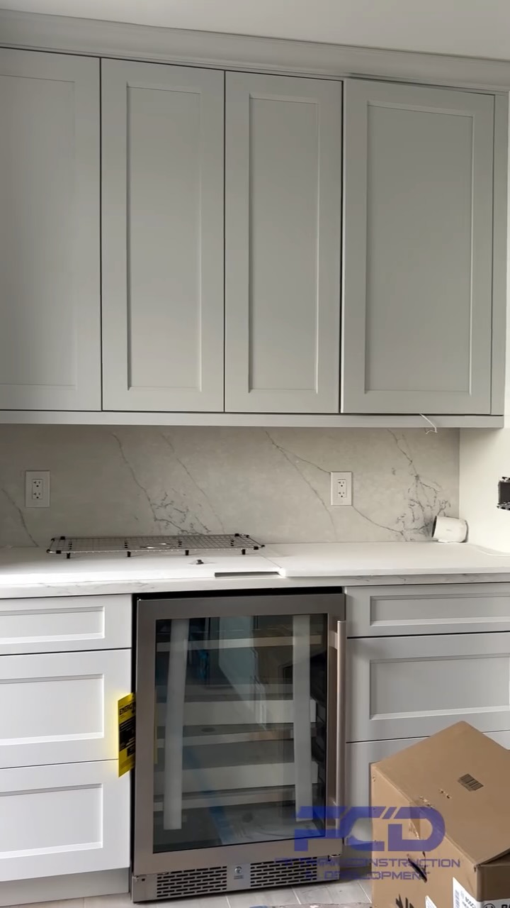 Loving the way these Embry-style cabinets bring out the elegance of our Pelican Bay quartz install ✨
Join us as we continue the remodeling process to this beautiful kitchen!
#callustoday #construction #explore #remodel #modern #kitchens