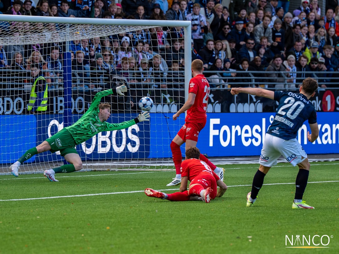 @viking_fk 3-0 @sportsklubbenbrann
Finally it was time for the classic west coast derby.
Two teams, one blue and one red, who «hate» each other.
It was a delicious crushing home win and revenge from the previous meeting.
Bergen’s pride had to go home without points.