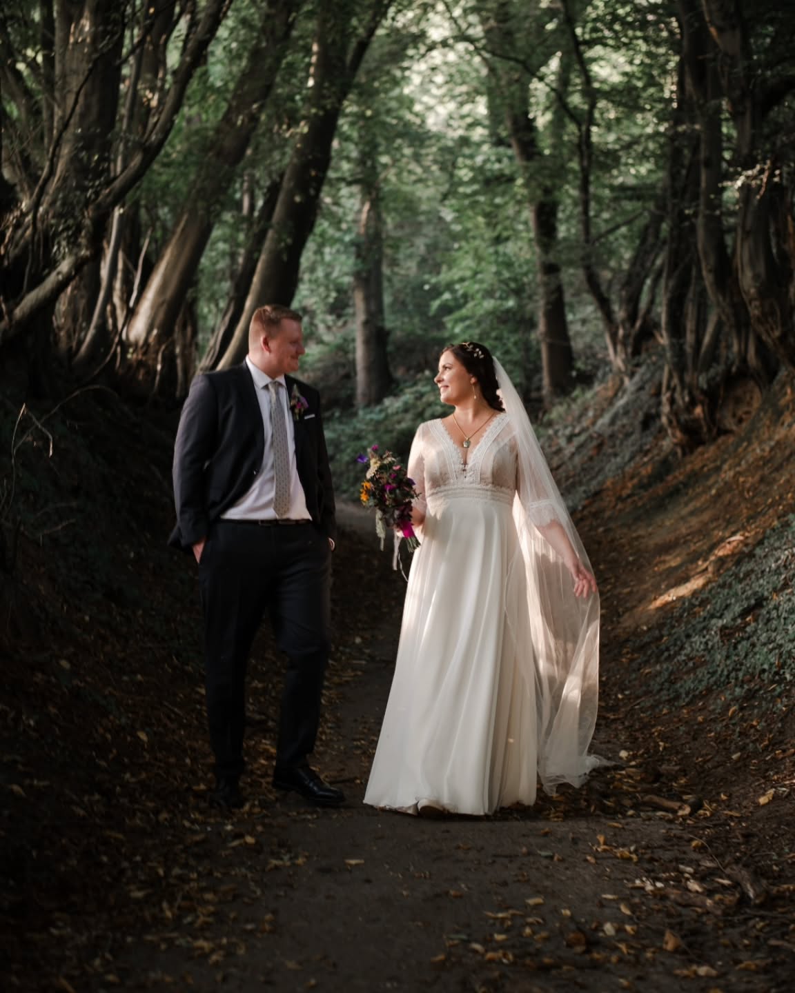 Painted by the light...
#fallwedding #wedding #weddingphotography #mood #nature #light #lightlovers #paintedbythesun