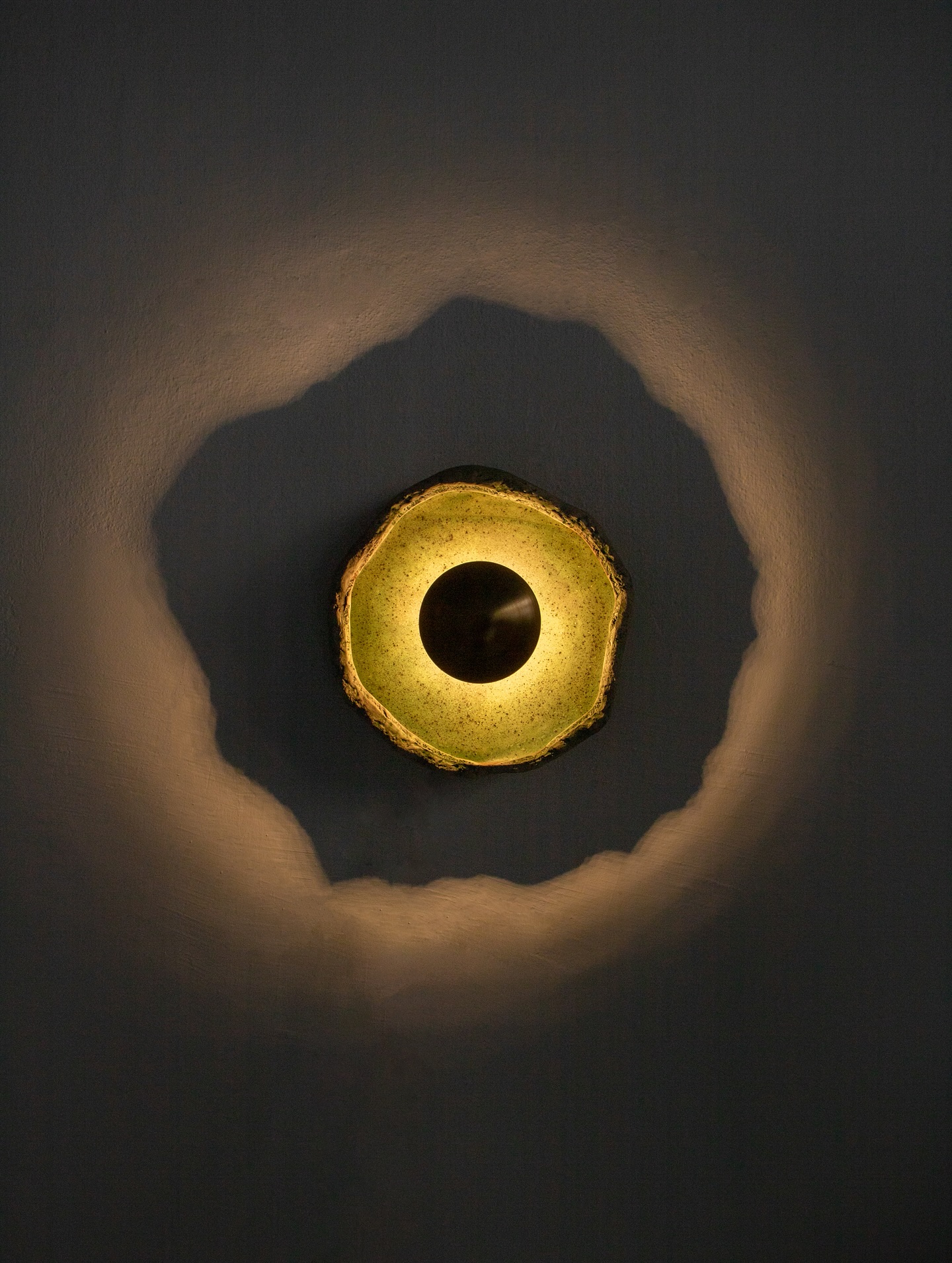 Bring a soft glow to your bedside or entryway ✨Asea wall lamp in natural moss tones enriches any space with organic textures.
>>maiizen.com