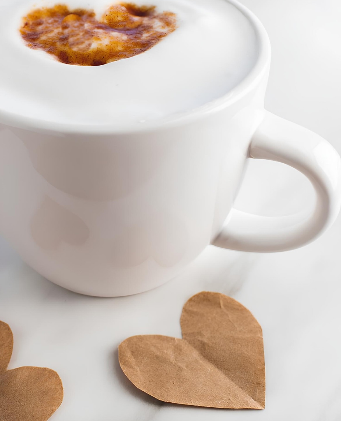 But first, Babyccino !
L’automne est de retour, avec ses rituels doux et réconfortants. 🍂☕️
Le babyccino, c’est la version à hauteur d’enfant du cappuccino :
✨ du lait chaud,
✨ une petite mousse,
✨ une pointe de cannelle.
Un détail simple, mais qui raconte beaucoup :
l’enfant est considéré et accueilli pour le plus grand plaisir du parent.
#babyccino #luxuryfamilytravel #hospitalitystrategy #guestexperience #kidsfriendlyluxury #familyhospitality #experiencefamille #ahauteurdenfant #autumnvibes