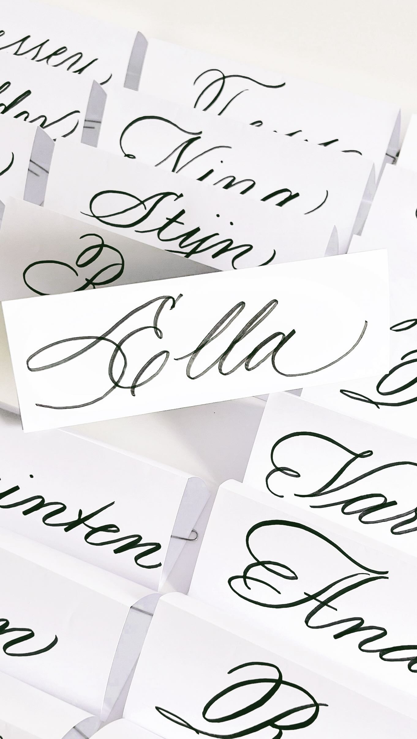 ✨ How I whipped up some quick & easy namecards for a fresh school year! ✨
Fun fact: long before turning my calligraphy hobby into a business, I was a primary school teacher. I still am, as a matter of fact. In the Netherlands part-time teaching is quite common, so I spend 1,5 day in the classroom and the rest of the week with calligraphy & my family.
At the start of the year my pupils go: “Your writing is so pretty… we can’t read it!” 🤭 But by the end? They can spot a copperplate z or even a 15th-century long s like pros. 😉
#calligraphy #kalligrafie #calligraphymasters #copperplatecalligraphy #primaryschoolteacher #placecards #calligraphyvideo #calligraphyvideos #namecards #calligraphynames #brushletteringvideo #brushlettered #brushletteringph #eddingbrushpen #copperplatescript #moderncalligraphy #moderncalligrapher #handschrift #handgeschreven #juf #onderwijstips #leerkracht #handwritinggoals