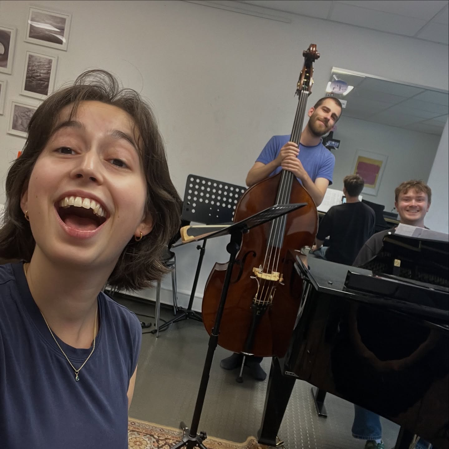 A few weeks ago @scottietmusic and I went to Germany (via Luxembourg) to play some gigs with our project SHADES OF SONG ☀️
We had our very special guest @nico.kloeffer joining us for the gigs in Saarbrücken and Cologne.
And had the pleasure to play some swinging standards for our opener at the Saarbrücken jazz jam with @michel_meis 🌱
I’m so grateful to have had the opportunity to play and live-record at @loftkoeln this September. Thank you to everyone who came to our gig! It was truly special to see so many familiar faces at the concert ☀️
Enjoy some random pics and videos!
PS: Luxembourg is truly looks like a city out of a fairy tail!
#shadesofsong #jazztrio #jazzduo #cologne #saarbrücken #loftcologne #minitour #liverecording #london #travel #music