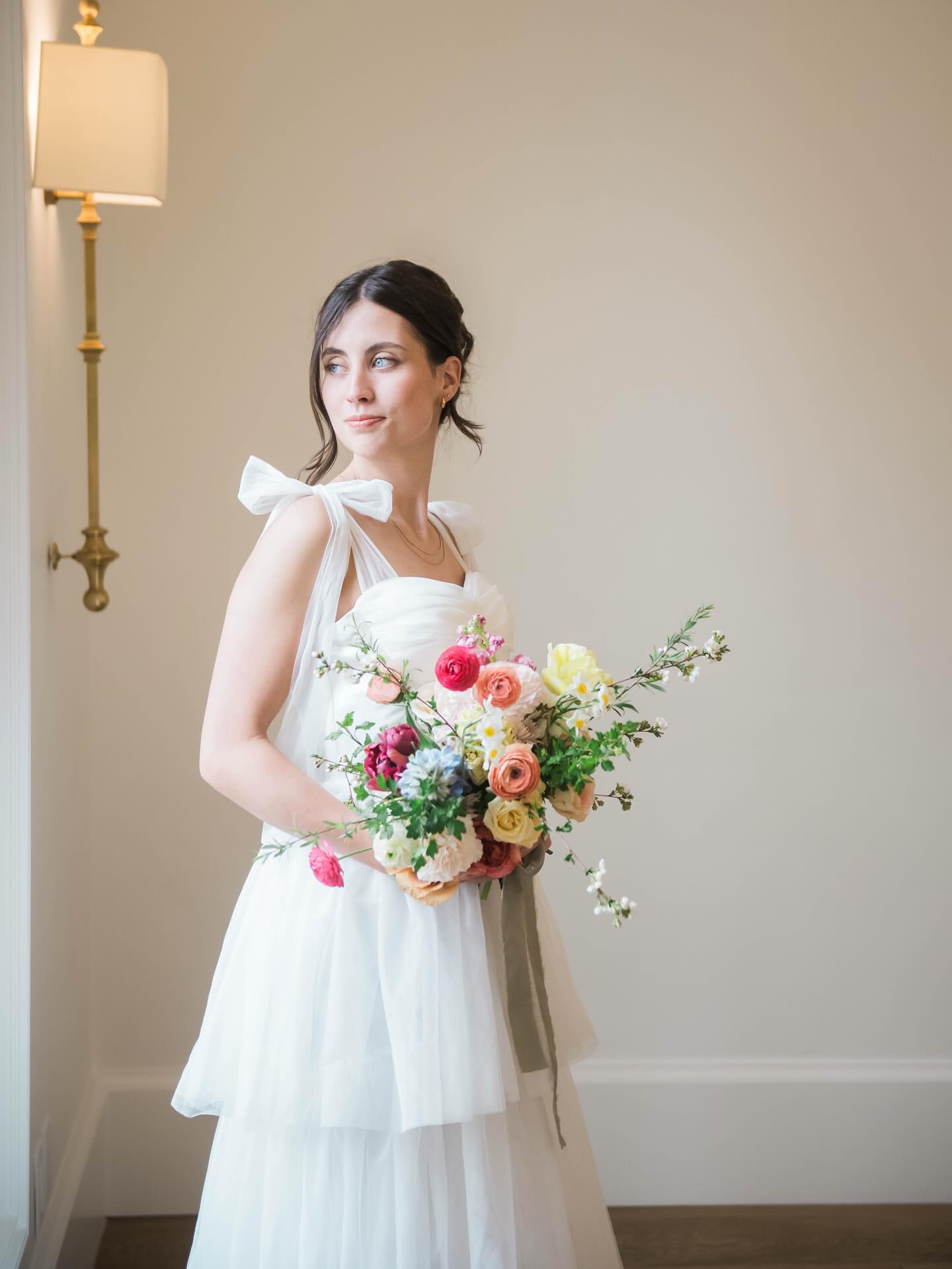 I just think we needed a moment for these 😍
Photography @brookebakken
Venue @twentyandcreek
Model @madelinwhitee
Blooms @picklinq