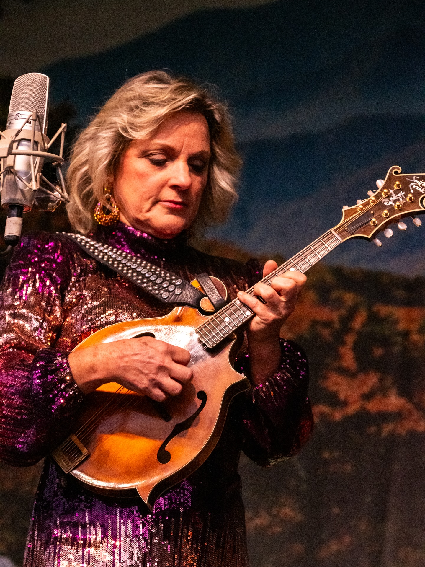 Here are a few vertical shots from @rhondavincent performing at @bluehighway_fest yesterday afternoon.
#bluegrass #music #livemusic #swva #visitva #loveva #bigstonegaP #rhondavincent