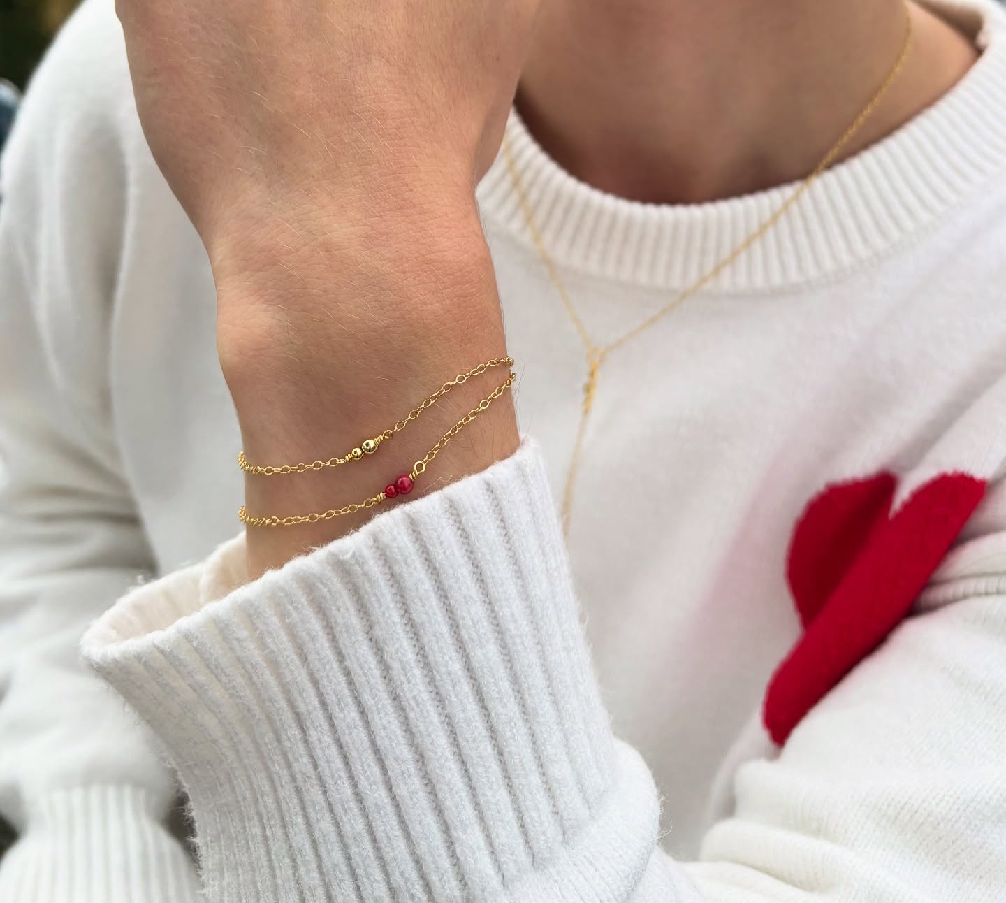 New gold version of the dainty red bracelet dropping soon😍
Stay tuned!
#november_smykker #handmade #smykker #smallbusiness #bracelet