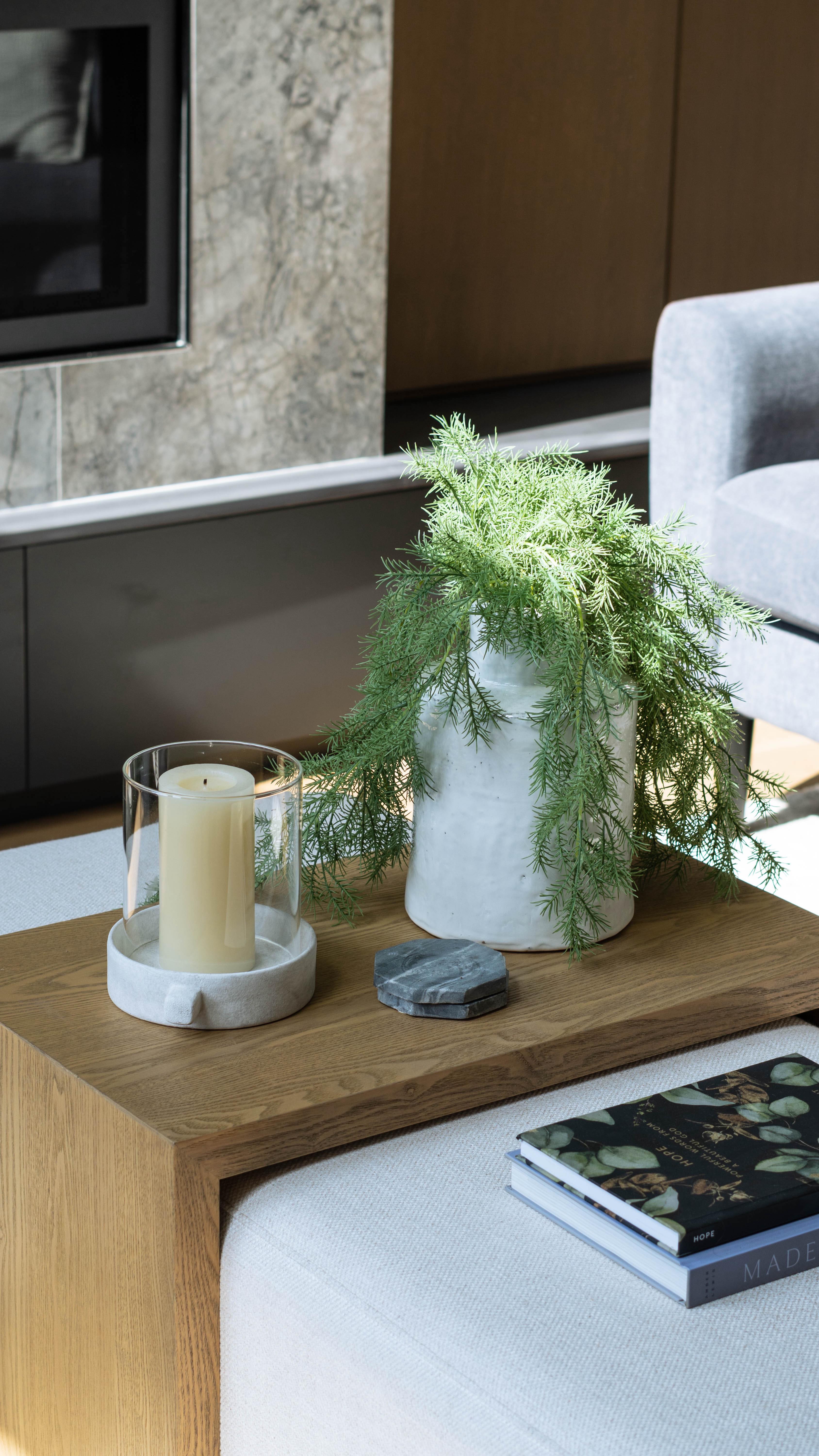 Here are some common living room design mistakes and solutions for them! 🛋️🤍
#interiordesign #livingroomdesign #interiordesigntips #interiordesigner