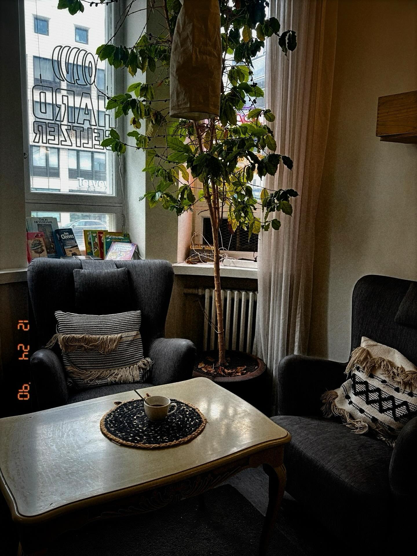 Ollaan auki tänään :)
Tule käymään kahvilassa!