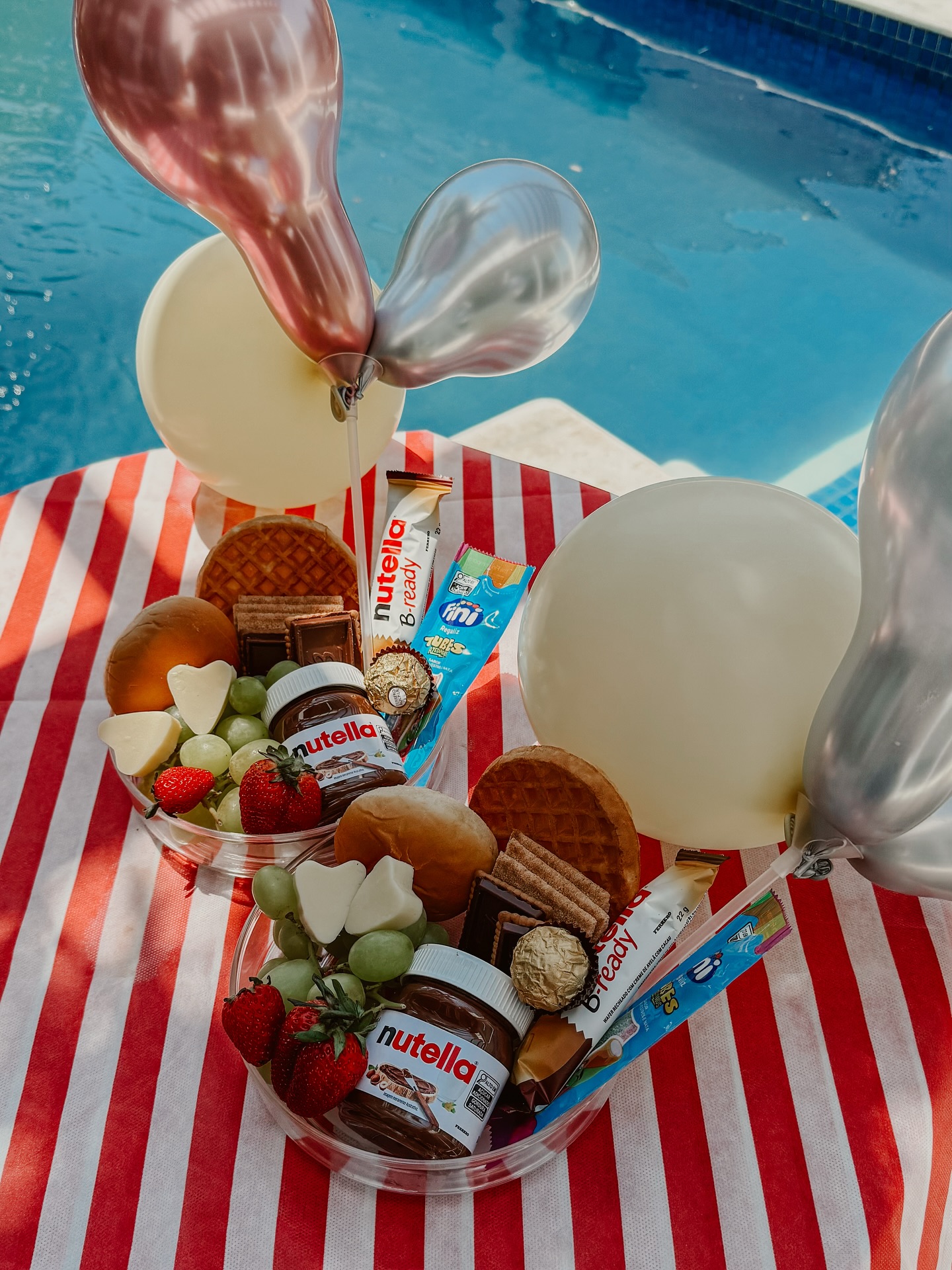 box happy kids ❤️ ideal para presentear crianças e pré adolescentes neste dia das crianças!
Um combo de tudo o que eles amam e com essa bandeja de acrílico giratória que pode ser utilizada depois como preferirem, basta usar a criatividade. ✨
| quer garantir a sua? — entre em contato com a gente e faça sua encomenda!
#presente #diadascriancas #criancas #kids #cesta #cestainfantil #cestaparacrianças #doces #nutella