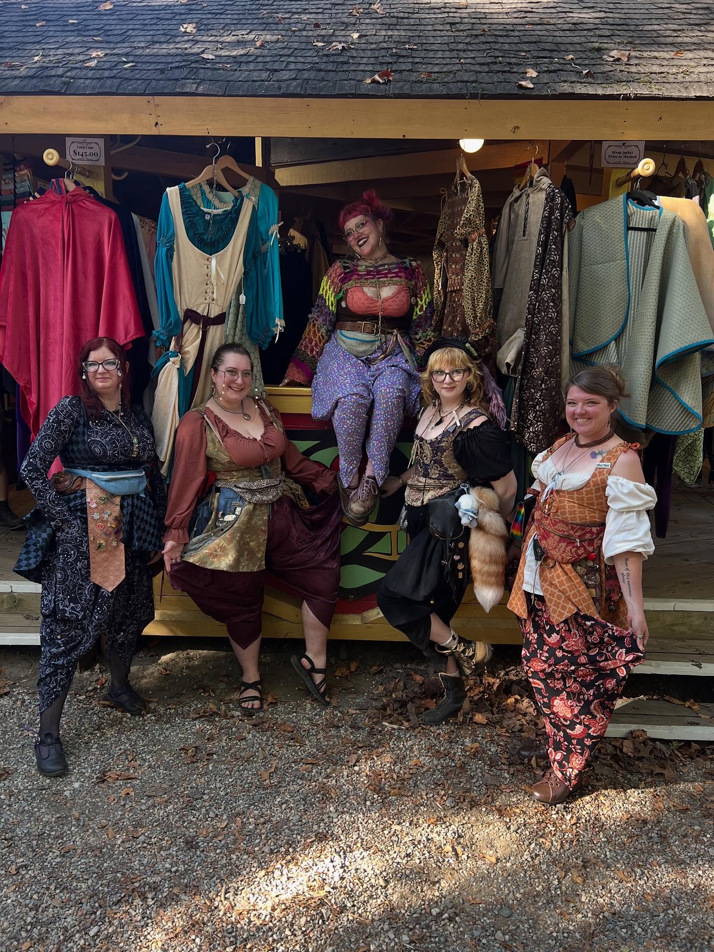 It’s a dervish party at Q❤️3! Have you tried these roomy, flowy pants yet? They have pockets!