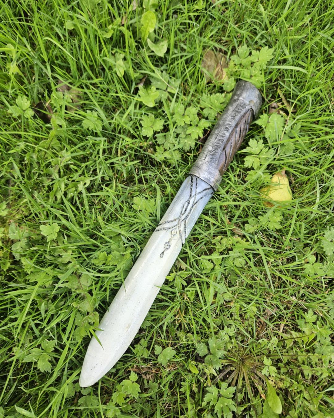 From the sands of Arrakis 🌌✨
One Dune-inspired dagger, handcrafted and ready to claim.
17 inches of lightweight foam perfection only one spare exists.
£60 first come, first served. DM to buy, this product is not in our catalog.
#Dune #cosplay #foamprops #larpsafe #propmaker #handcrafted #ttccraftworks #LARP #propweapon