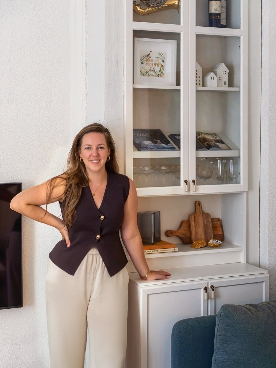 Moved to Valencia? How exciting! But also overwhelming. We know how you feel, we’ve been there too!
This new place doesn’t feel like your home yet so you need help. It’s not easy to find the right team, trust the right people, know where to shop and maybe even speak the language.
That’s where we come in. We can reduce your stress (not the dust 😉)!
We design, renovate and complete. Always designing around your way of living, whether you are a family of four or building your career abroad. We create a space for you from the first sketch to the feeling of home.
#valencia #expatliving #expatlife #spain #interiordesign #renovation #reforma #interiorismo #expatlifestyle #expatinvalencia #casavalencia #interiordesigner #wedesign #designrenovatecomplete