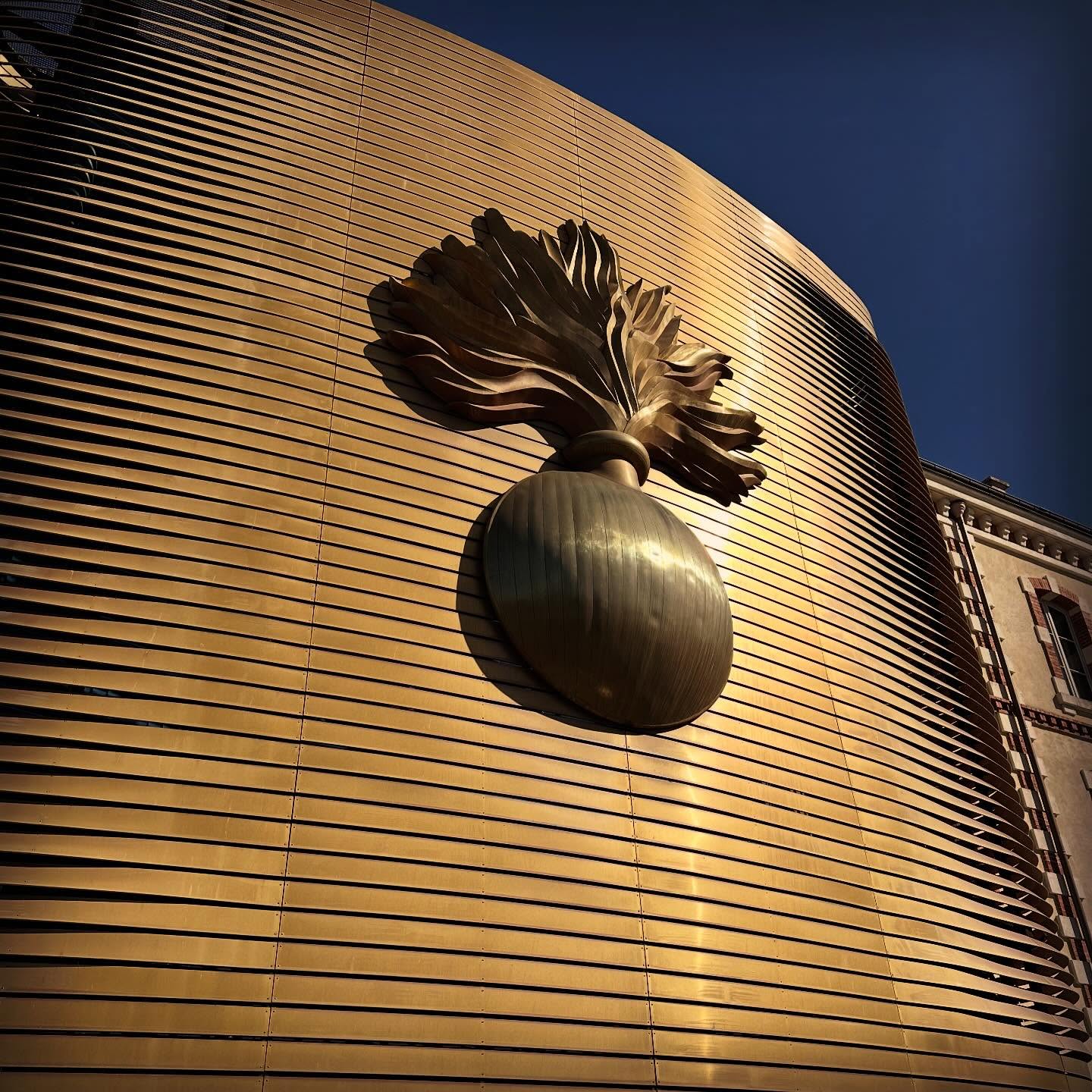 Journée de cohésion culturelle à @eogn.melun où nous avons été très bien reçus pour discuter handicap, essayer le tir au laser et visiter le musée de la gendarmerie nationale qui fête ses 10 ans ce week-end.
Sympa de revoir des acolytes des autres structures et de prendre le temps de papoter ensemble.
Et il y a bien longtemps que je n’avais pas traîné dans une caserne de gendarmerie. Une pensée pour @pieusaise et nos belles années 🥰