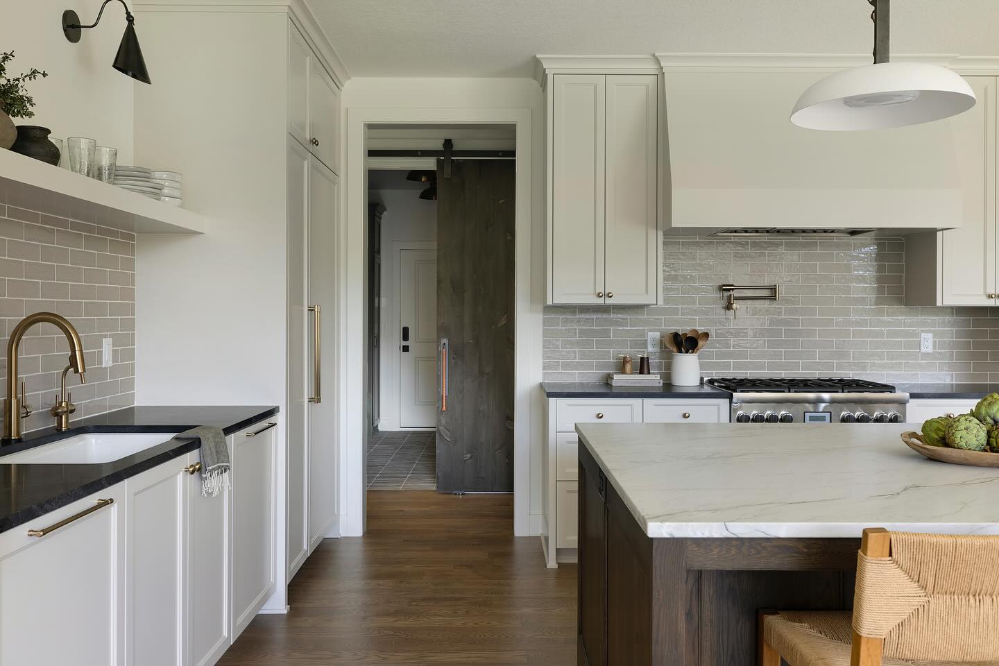 The heart of the home beats here. Where meals are made, stories are shared, and every detail invites connection. #projectintothewoods
Build: @divinecustomhomes
Design: Haven Design Collective
Photography: @spacecrafting_photography
