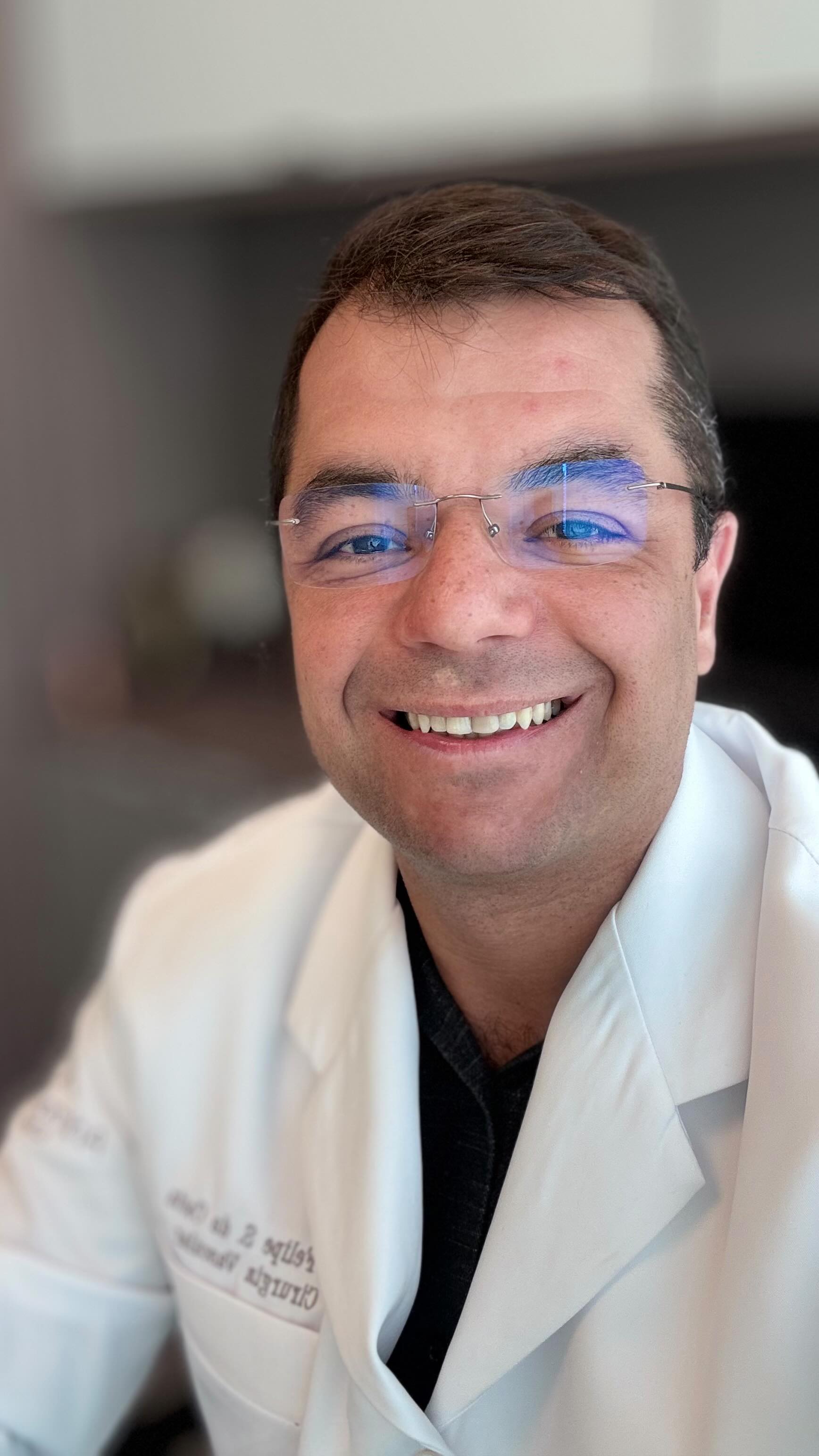 ATENÇÃO: Não há comprimidos milagrosos para varizes! Cuidado com o que você compra na internet. Falo de produtos e de informações. Atenção a propagandas com as frases “O seu médico ainda não te contou”, “Cientistas franceses/ingleses/espanhóis atestam”, “Artista Fulana de Tal usou/usa”, etc… Não há “pó de pirlimpimpim”, pessoal! Para nenhuma doença! Cremes, comprimidos e afins podem ser auxiliares sim! Mas atenção ao que você lê e onde você gasta o seu dinheiro… #ficaadica #varizes #cirurgiavascular #saudevascular