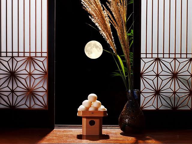 ๐ T s u k i m i ๐
As autumn arrives and the air turns crisp, Japan celebrates Tsukimi (#ๆ่ฆ) - or Otsukimi (#ใๆ่ฆ) - meaning โmoon viewing.โ
Today, October 6th, 2025, marks the October full moon - a night steeped in centuries-old tradition dating back to the Heian period, when nobles would compose poetry and admire the moonโs reflection on still waters.
Though its origins lie in ancient times, Tsukimi remains a cherished custom throughout Japan. Families and friends gather to gaze at the luminous moon, decorating their homes with susuki (pampas grass) and offering tsukimi dango - round rice dumplings symbolising the full moon. Seasonal dishes like tsukimi soba and tsukimi udon, topped with an egg to resemble the moon, are also enjoyed during this serene celebration.
Read more about the meaning and traditions of #Tsukimi in our blog post - inspired by our own moon-viewing earlier this year. ๐ (Link in bio)
#JapaneseCulture #LearnJapanese #NihongoNoNiwa #JapaneseTraditions #AutumnInJapan #JapaneseLanguage #ๆฅๆฌ่ชใฎๅบญ #SouthAfrica #Japan #JapaneseClasses