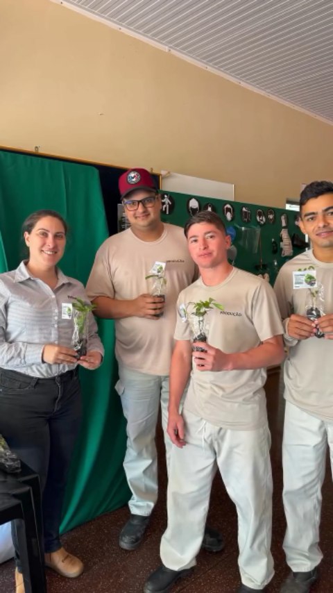 🌳✨ Na Frivatti, acreditamos que cada atitude conta quando o assunto é meio ambiente.
Por isso, realizamos uma campanha de conscientização, onde nossos colaboradores receberam mudas de árvores como um convite para plantar, proteger e multiplicar a vida. 💚
Porque preservar a natureza é também preservar o futuro. 🍃
#Frivatti #Sustentabilidade #MeioAmbiente #diadaarvore