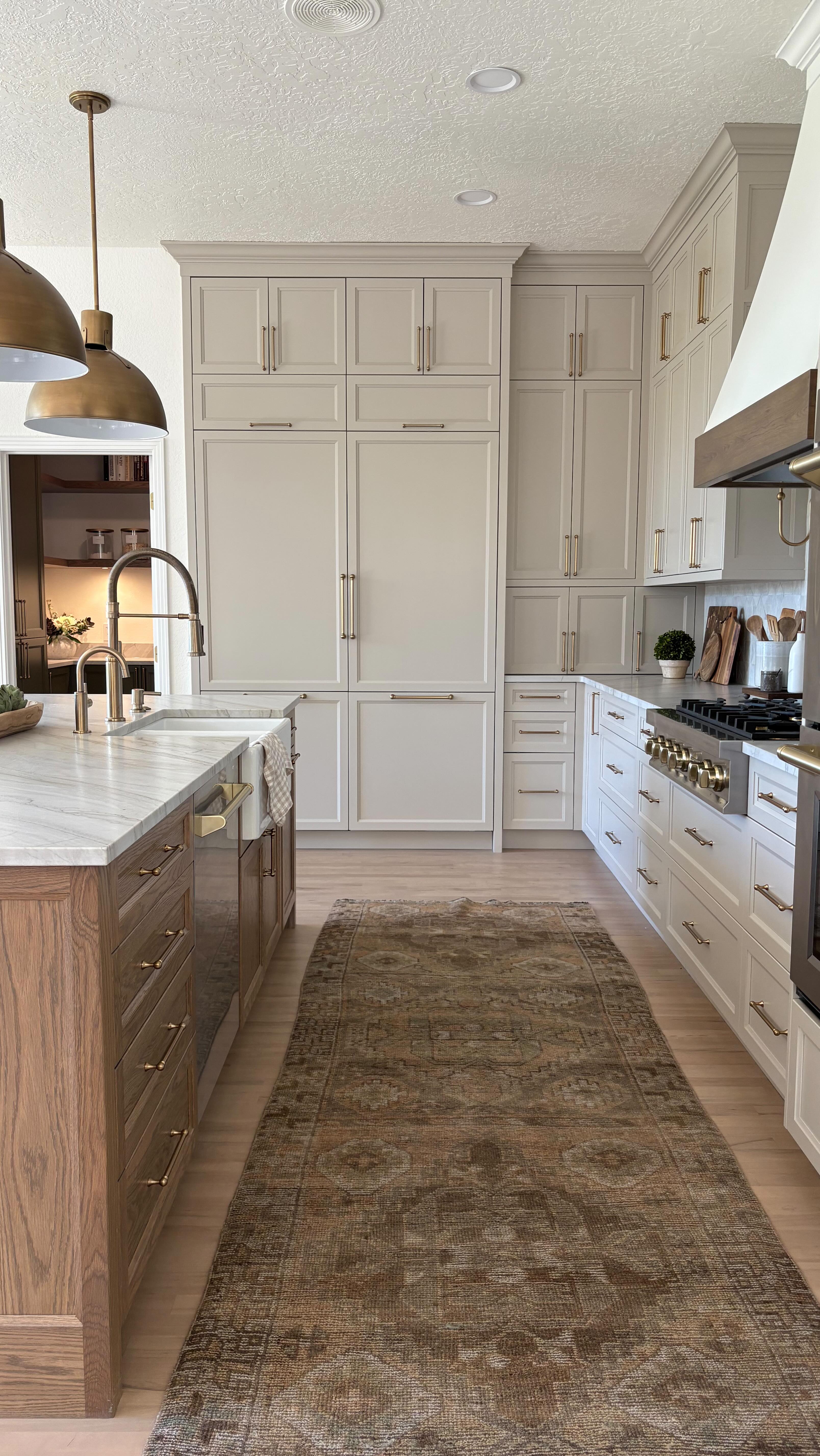 I do not have adequate words for our European Cozy project - LOOK AT THIS TRANSFORMATION!! We are so grateful to have done the design on this stunning kitchen. The transitional style, the 10ft cabinets, the sprawling island, the Mykonos quartzite... it turned out even better than I imagined. A huge thank you to King Built Construction for executing the remodel with such quality and care. Feeling exceptionally grateful to help clients create spaces like this 🥹🙏🏼✨
#boiseinteriordesigner #boiseremodel #beforeandafter #kitchenremodel #boiseinteriordesign #boise