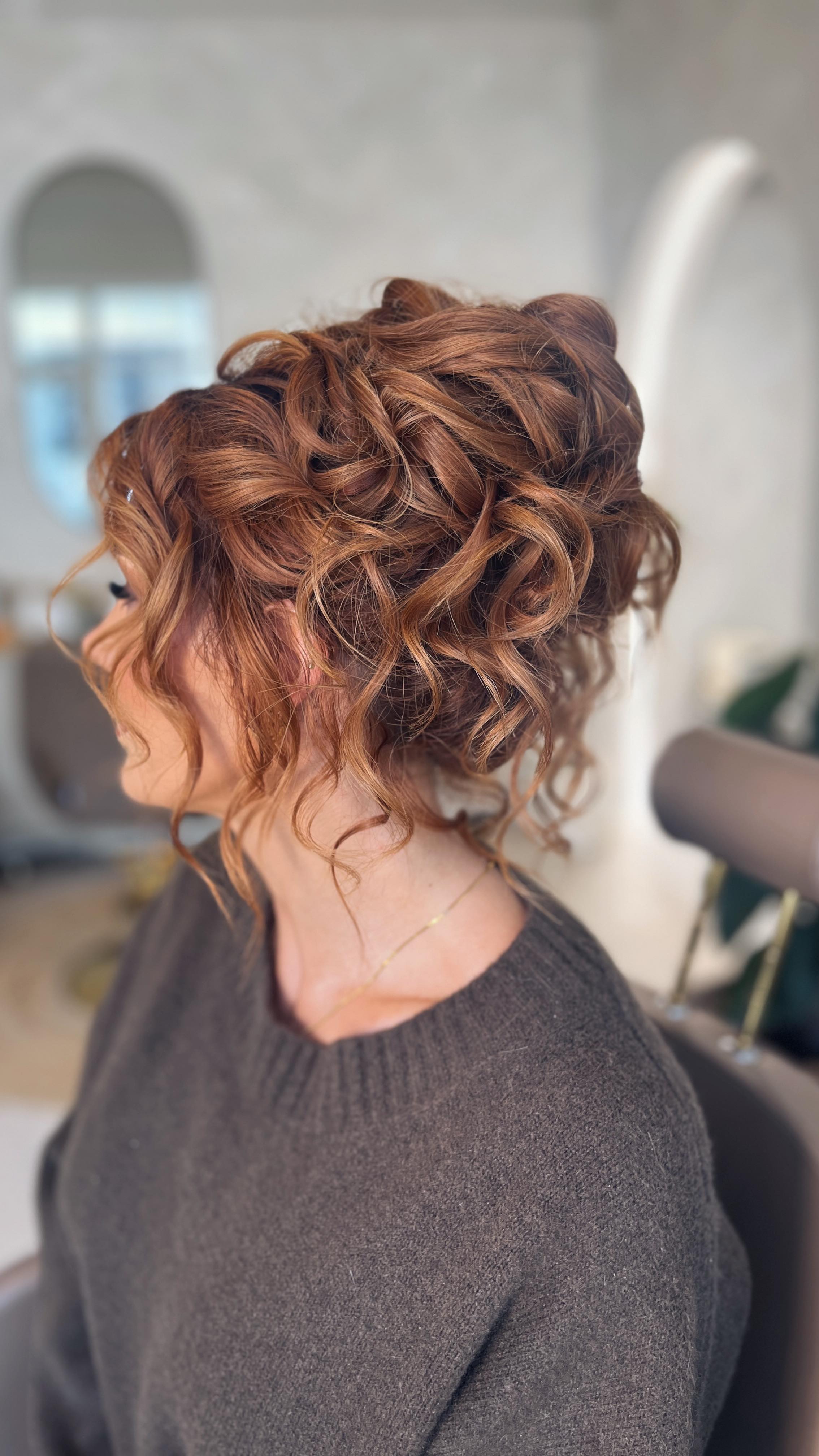 Winning at life 💫
Honestly, I still have those pinch me moments that this is my job! I get to spend my days with the loveliest people, sharing such special moments and witnessing true love, it really doesn’t get better than that!
Feeling so grateful every single day 🤍
.
.
.
#bridalhairstylist #destinationbridalhairstylist #bridetobe #bridalhair #destinationwedding #ukbridalhairstylist #trendingbridalhair #timelessbrides #modernbrides #weddinghairstylist #europeweddings #southwestweddingsuppliers