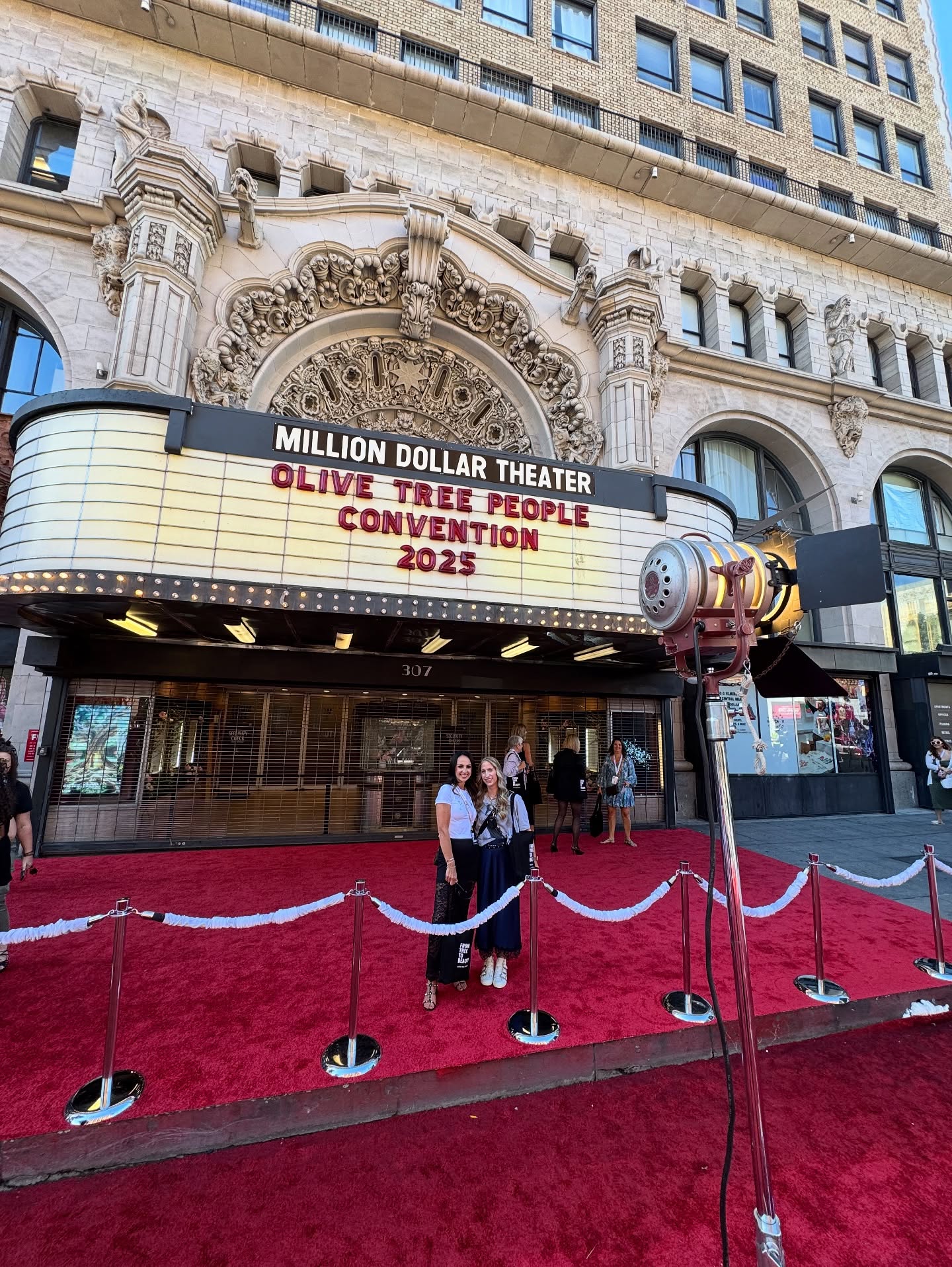 Still soaking it all in after an incredible weekend at the Olive Tree People convention in downtown LA. 🌿✨
My cup is filled in every way, community, purpose, and clean beauty at its finest.
This isn’t just skincare… it’s a way of life.
Feeling grateful, ignited, and so excited for what’s ahead! 💚
.
.
.
.
.
#olivetreepeople #cleanbeautycommunity #plantbasedskincare #insideoutbeauty #glownaturally #beautyfromwithin #cleanbeautymovement #midlifeglow #skincarewithpurpose #laweekendvibes