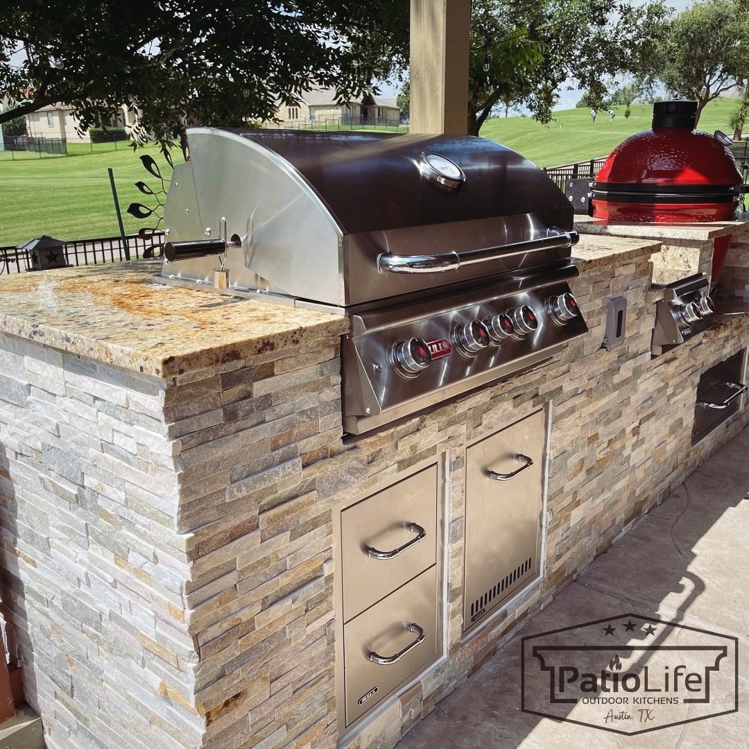 Custom outdoor kitchen on the golf course with Bull BBQ grill & storage components, a Kamado Joe charcoal smoker, and granite countertops.
#outdoorkitchen #patiolife #patiogoals #outdoorliving #dreampatio #patioupgrades #bbqisland