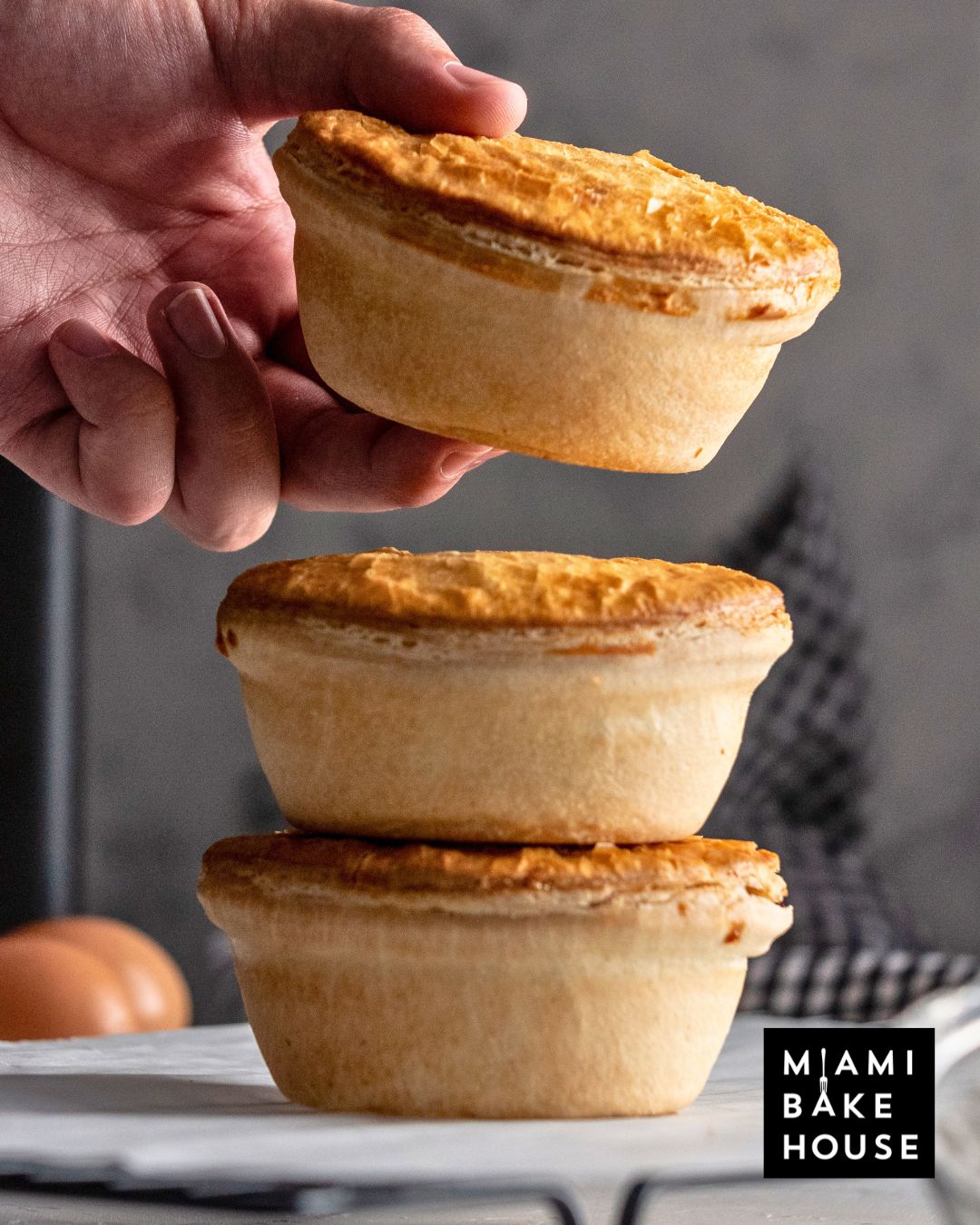 Heading to golf this weekend? ⛳🥧
Stop by Miami Bakehouse with your mates for lunch. Nothing beats a warm pie and a refreshing drink after a big day on the course.