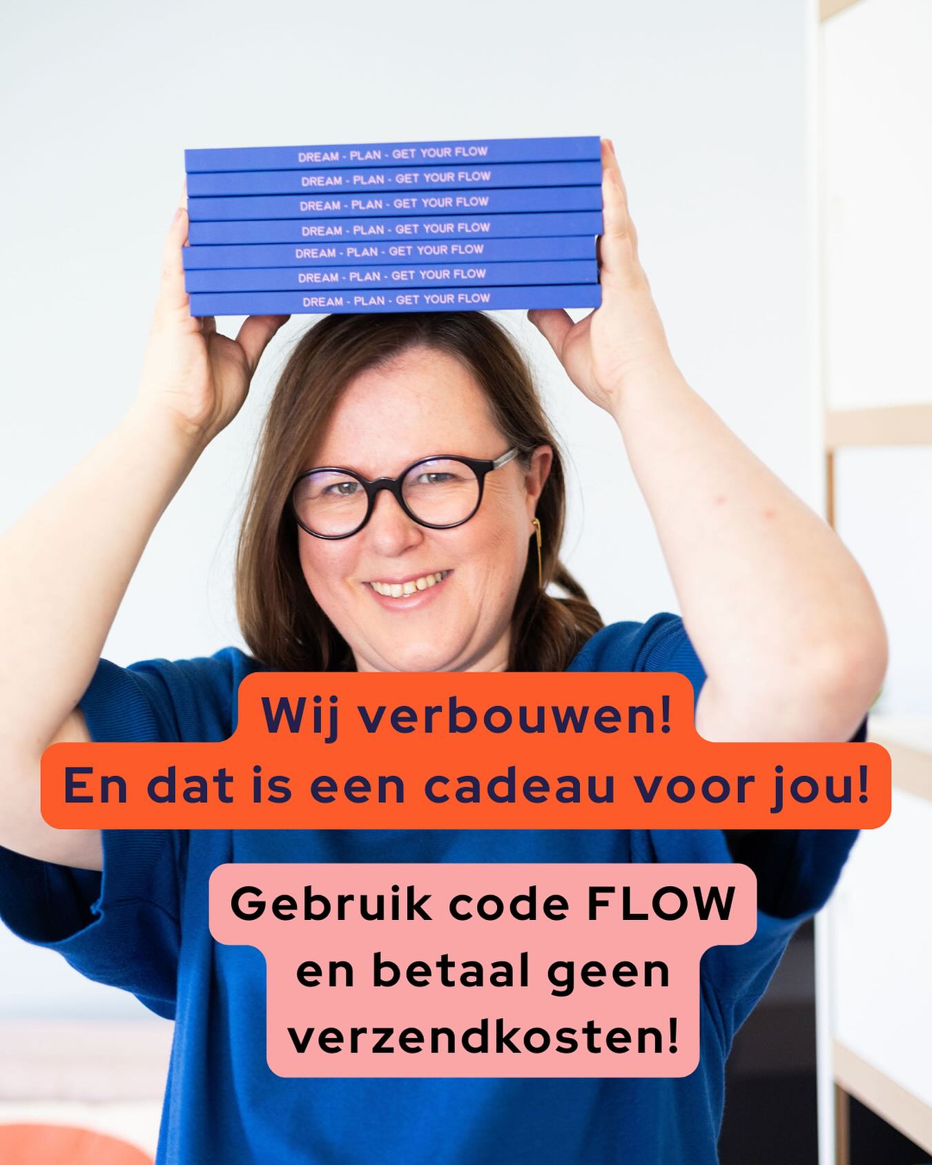 Voor ons is het geheel onverwachts maar een verandering in onze stockruimte dringt zich op en daarom gaan we verbouwen.
En dat is een heel groot cadeau voor jou! Want een stockruimte verbouwen met stock in… Dat is niet zo handig.
Gebruik kortingscode FLOW en betaal geen verzendkosten. Dit is dus een ferme korting en ongezien!
De actie start NU!!!!!
Geldig op? Alle planners, notebooks, familiekalender en onze allernieuwste set kaartjes.