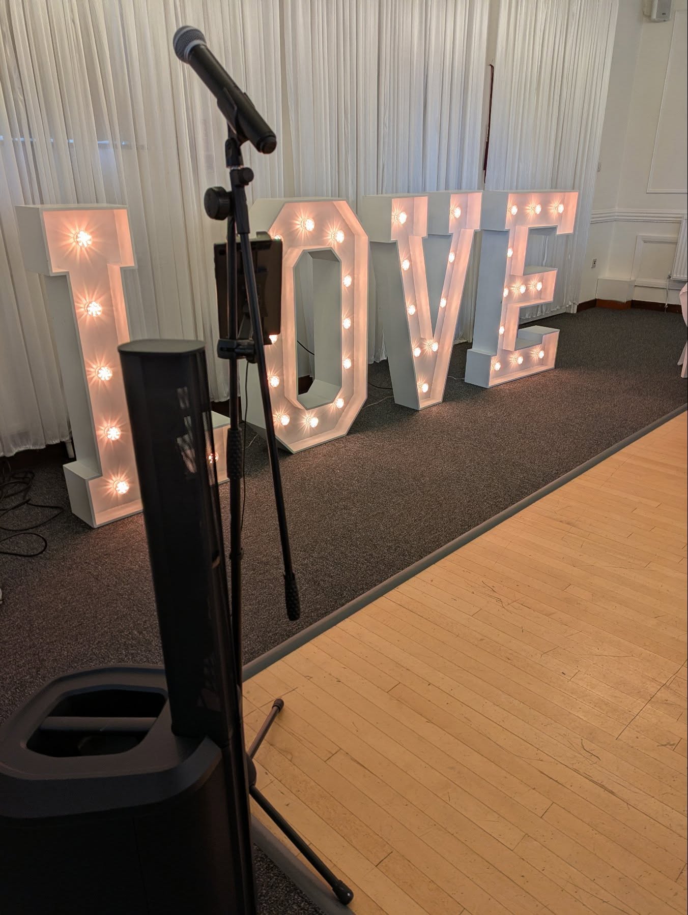 We are finally into spooky season, which means CHRISTMAS is on its way soon and I'll be honest, I bloody love Christmas.
So get yourself to the autumn/winter open days and wedding fairs because you can have the most beautiful wedding in the twinkliness of winter! I'll be at Shottle Hall and The Kedleston this season doing some wedding/Christmassy bits (keep your eyes peeled).
If you are an events manager looking for some Christmas entertainment this season, drop me a message as I love a collab!
I know this photo isn't very Christmassy but I thought it was a nice shot, so enjoy.
#singer #love #wedding #christmas