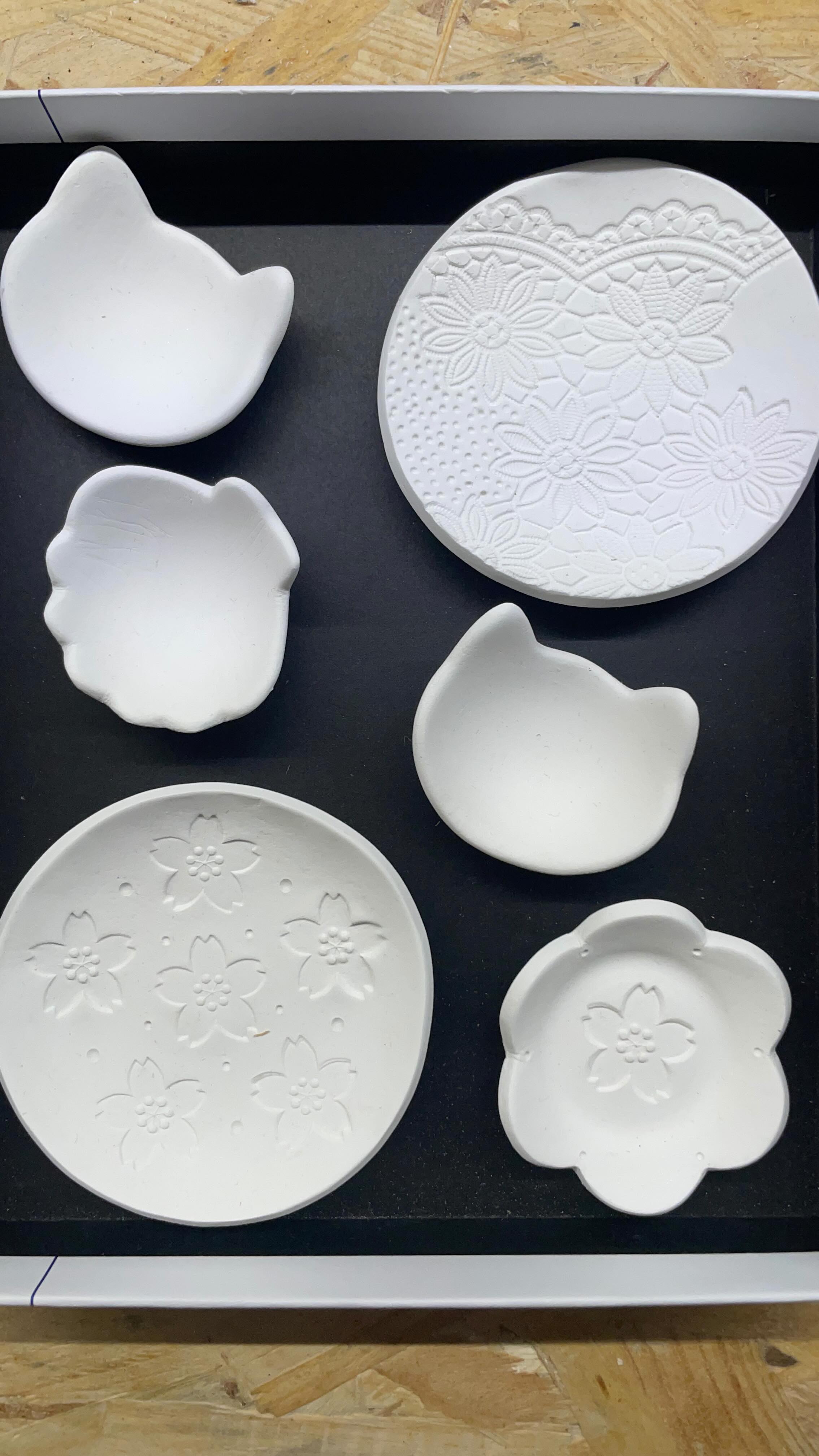 ✨ Les ateliers du mardi soir, c’est le moment de lâcher prise et de créer !
Ici, chaque pièce est unique, imaginée et façonnée par nos participant·es avec de l’argile à séchage rapide.
🧱 Pas besoin d’expérience, juste l’envie d’essayer !
🎨 Rejoins l’atelier URBAFAB du mardi soir
📍 Inscriptions ouvertes — lien en bio
#urbaFab #ateliercréatif #argile #faitmain #DIYceramique #atelierdartist #coursdiy #faitmainavecamour #ceramiqueasechagerapide #loisircreatif #pourvous