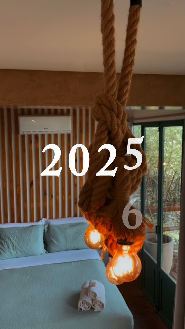 Um réveillon cercado de natureza, silêncio e boas energias para começar o ano leve.
As reservas já estão abertas:
Réveillon
31/12/2024 até 04/01/2025
(*Mínimo de 4 diárias )
Doca 1: R$3800
Doca 2: R$4500 p/ um casal. R$5400 p/ 4 pessoas
Doca 3: R$3300
Docas 4 e 5: R$2200
Doca 6: R$1800
Pedimos um sinal de 50% do valor para confirmar a reserva via depósito bancário, o restante deverá ser depositado um dia antes do Check-in.
Cancelamento de reserva terá reembolso integral se solicitado com no mínimo 20 dias de antecedência. Com menos de 20 dias o reembolso é feito em forma de crédito para outra hospedagem. Cancelamentos com menos de 10 dias de antecedência, o sinal será perdido.
#docasdalapa #réveillon #lapinhadaserra #mg #brasil #trip #travel #enjoy #refúgioperfeito #hospedagemconfortável #explore #natureza #ecohospedagem #selfcheckin #suaproximaviagem