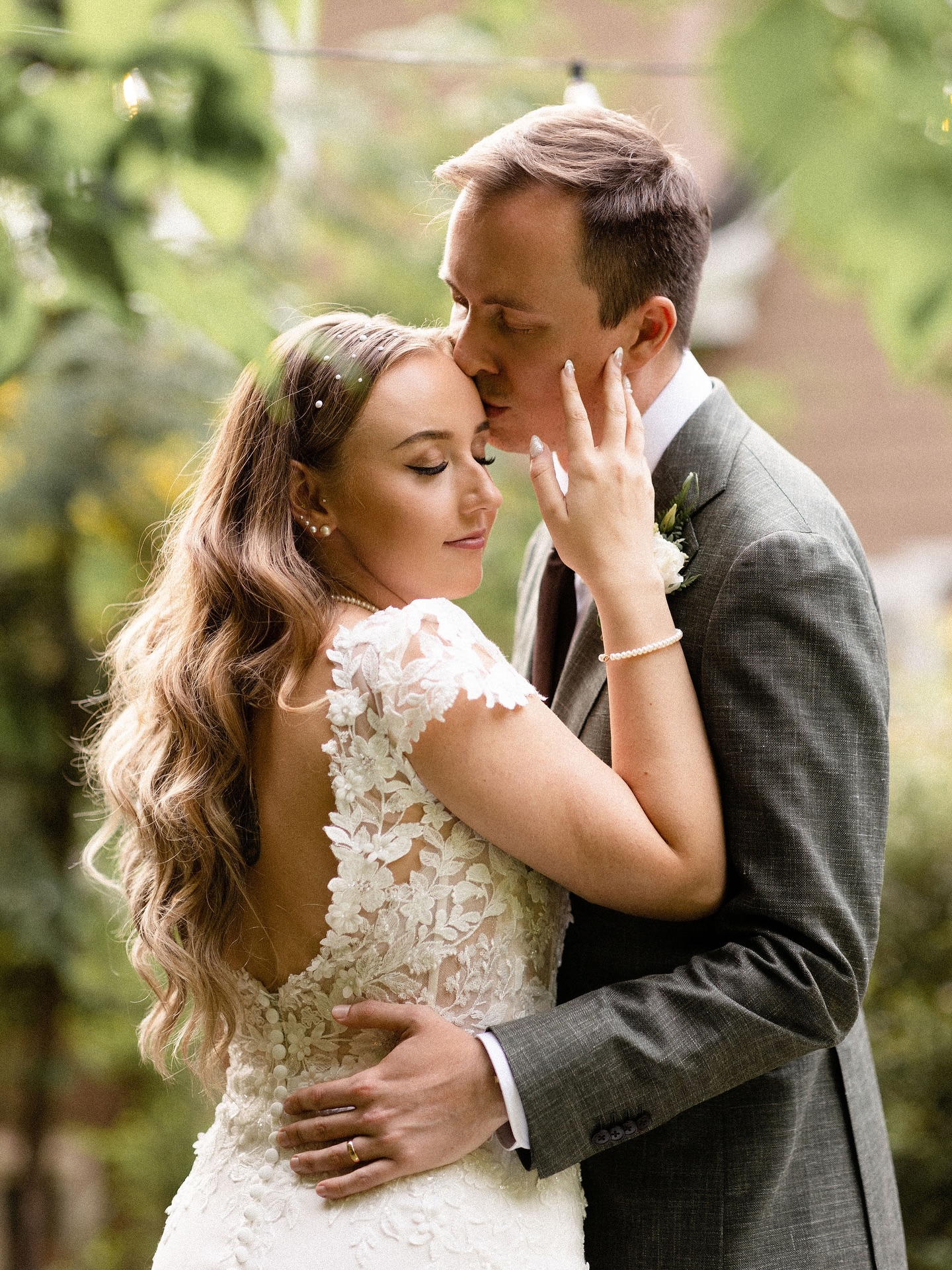 You will try to remember all of the little moments of such a special day…but it’ll be a blur: the laughter, the tears, the waves of emotions you are overcome with…To be able to relive the glances, the touches, all the feelings; it’s such a special thing to be able to cherish them forever. 🩷
#bellevue #bellevuedowntown #bellevueengagement #bellevuewedding #bellevueweddingphotographer #bellevueengagementphotographer #bellevuephotographer #seattle #seattleengagement #seattlewedding #seattlebride #seattledowntown #bellevuepark #seattlefamilyphotographer #bellevuefamilyphotographer #bellevuelifestyle #bellevuelifestylemagazine #bestlifeever #bellevuesquare #bravern #bestofseattle #시에틀 #시에틀사진작가 #지작가 #박작가 #西雅图摄影师 #西雅图 #西雅图婚礼 #西雅图订婚