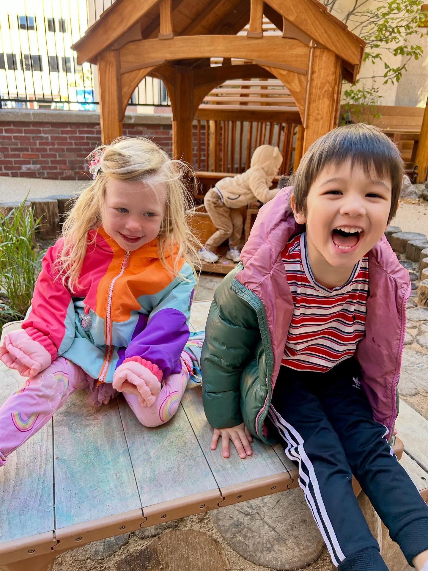 All smiles for a sunny day to play!☀️