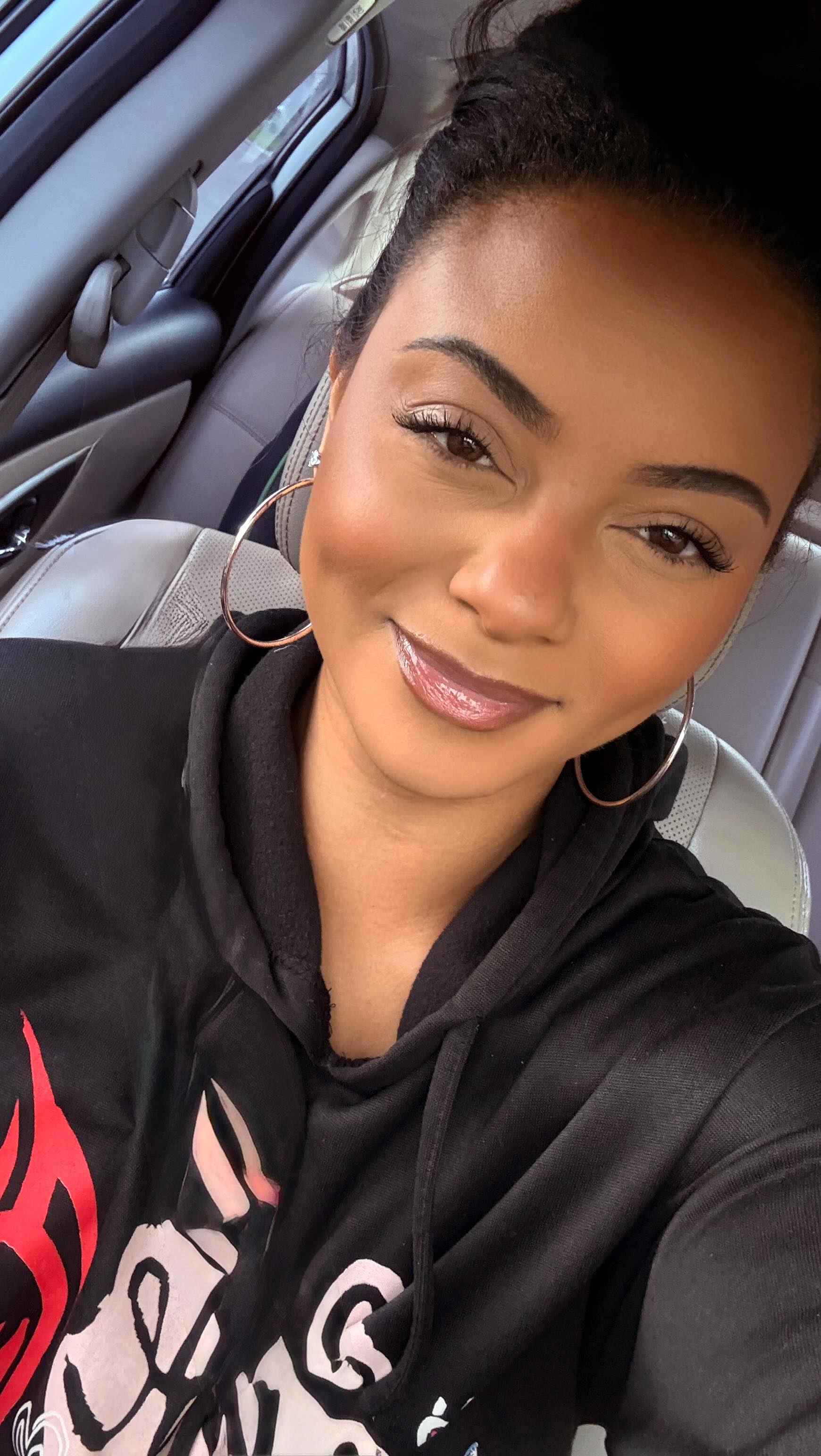Enjoy my go-to glam for looking โput togetherโ when leaving the house ๐
Want to know a specific product used? Leave a comment โคต๏ธ
Product Brands Used:
@hudabeauty
@benefitcosmetics
@sephora
@maybelline
@onesize
@tartecosmetics
@fentybeauty
@lacolorscosmetics
@bareminerals
#tampamua #dare2dreamsalon #explorepage #floridamua #makeupartist #glam #quickglam #glamformoms #momglam #mua #tampamoms