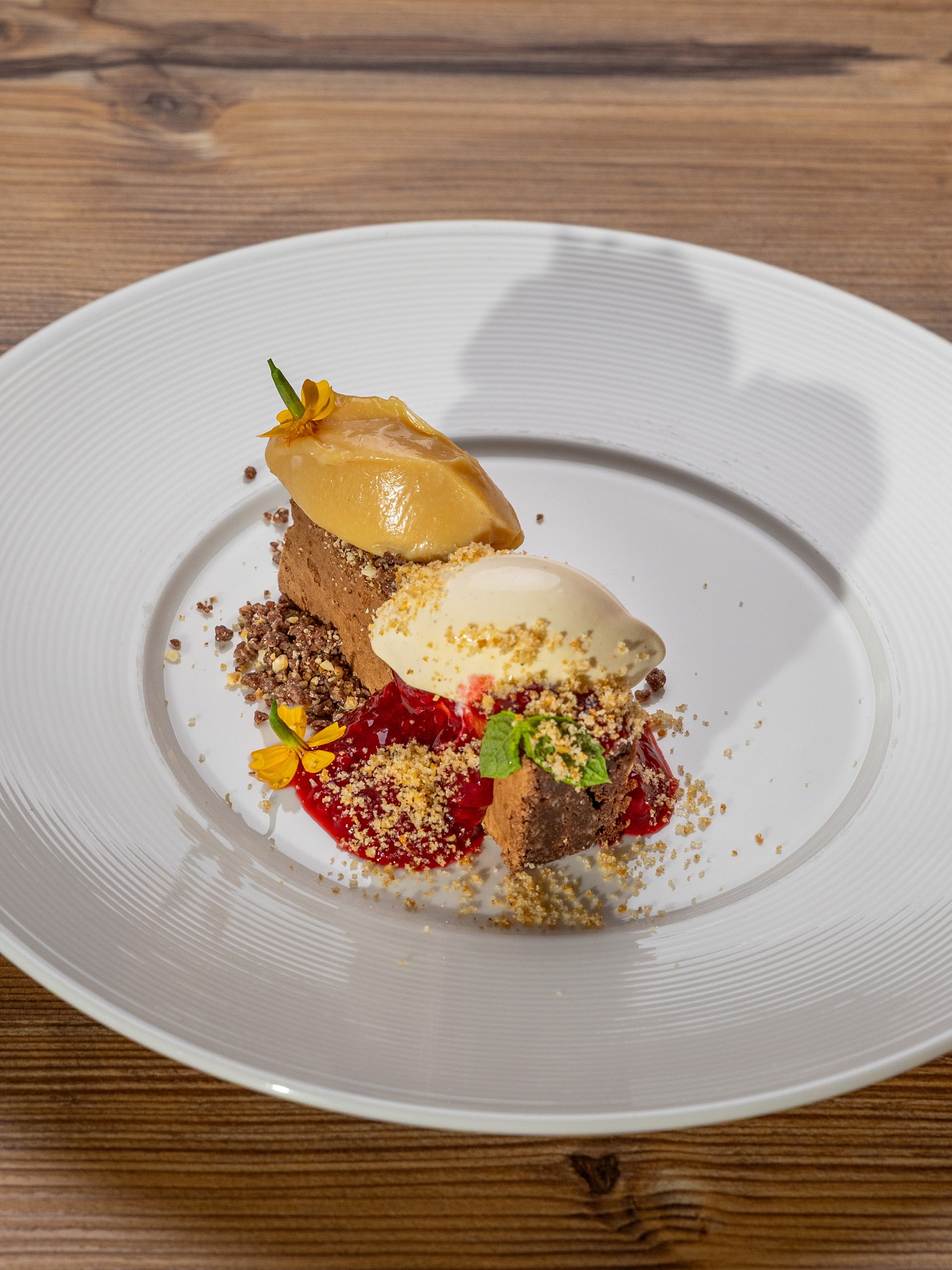 Unsere Kokosschnitte - Schokolade...Vanille...Salzkaramell & Pflaumen – ein fruchtig-süßer Genuss für jeden Moment! 😍
#holzhütte #leibnitz #leibnitzaktuell #neuesausderregion #südsteiermark #suedsteiermark #visitsuedsteiermark #visitsüdsteiermark #gasthaus #restaurant #wirtshaus #seggauberg #südsteiermark #seggauberg #leibnitz #weingartenliebe #regionalgenießen #wirtshauszeit #genussplatz #Kokosschnitte #Schokolade #Vanille #Salzkaramell #Pflaumen #SüßerGenuss #DessertLiebe #Lecker #NaschenErlaubt #Foodie #KuchenZeit #SweetTreat #DessertLover #GenussMoment